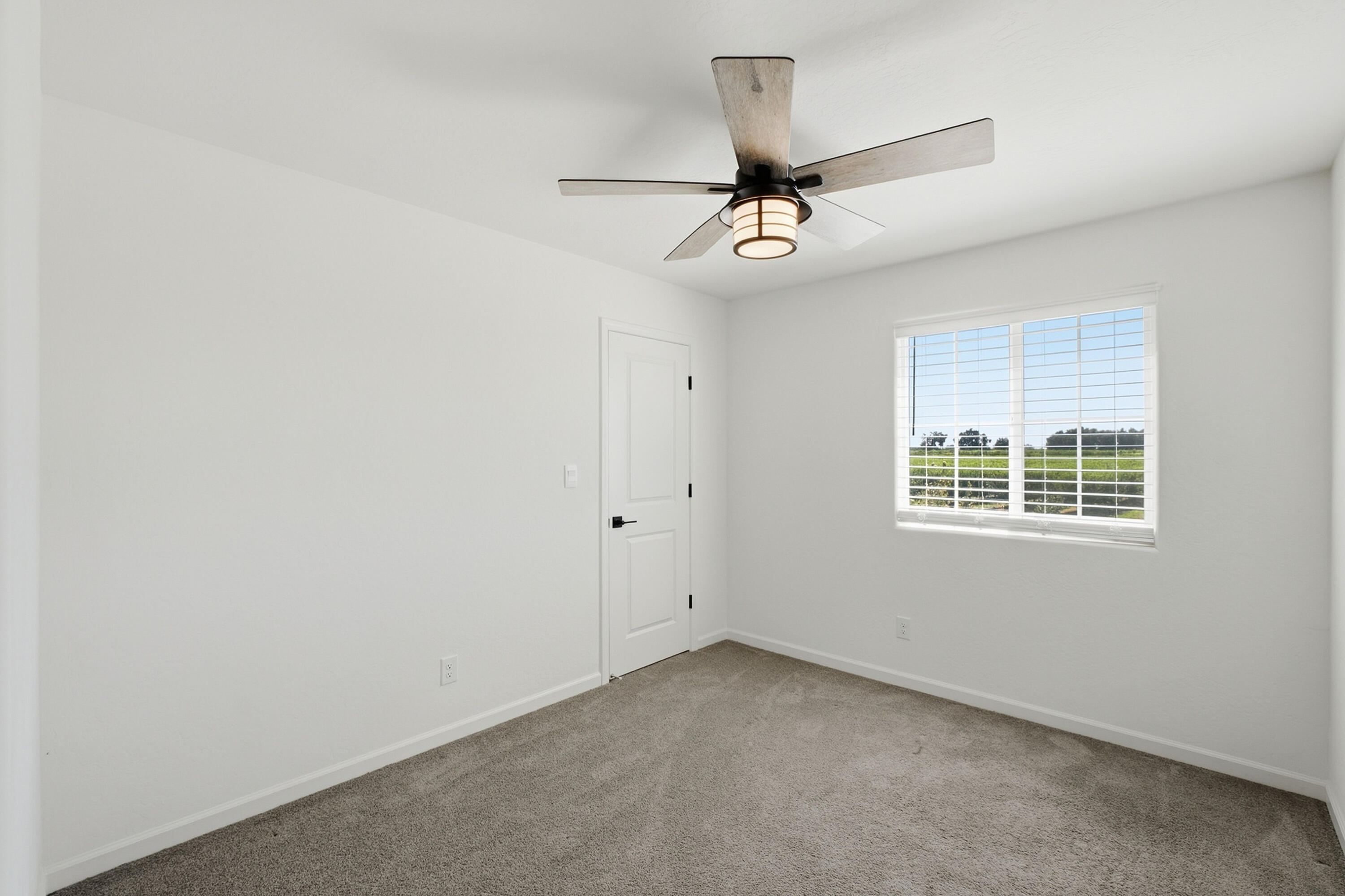 1040 E Reese Ave, Visalia, CA 93292