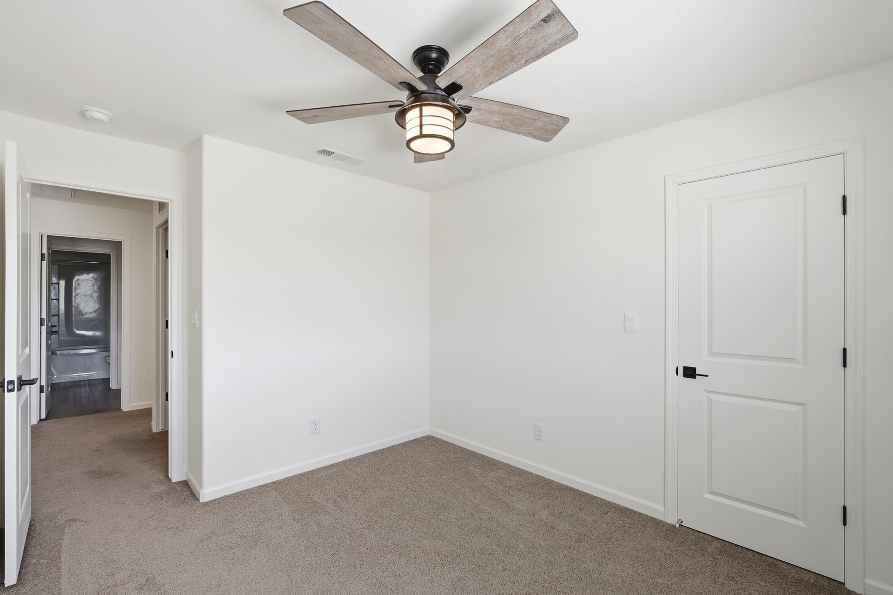 1040 E Reese Ave, Visalia, CA 93292