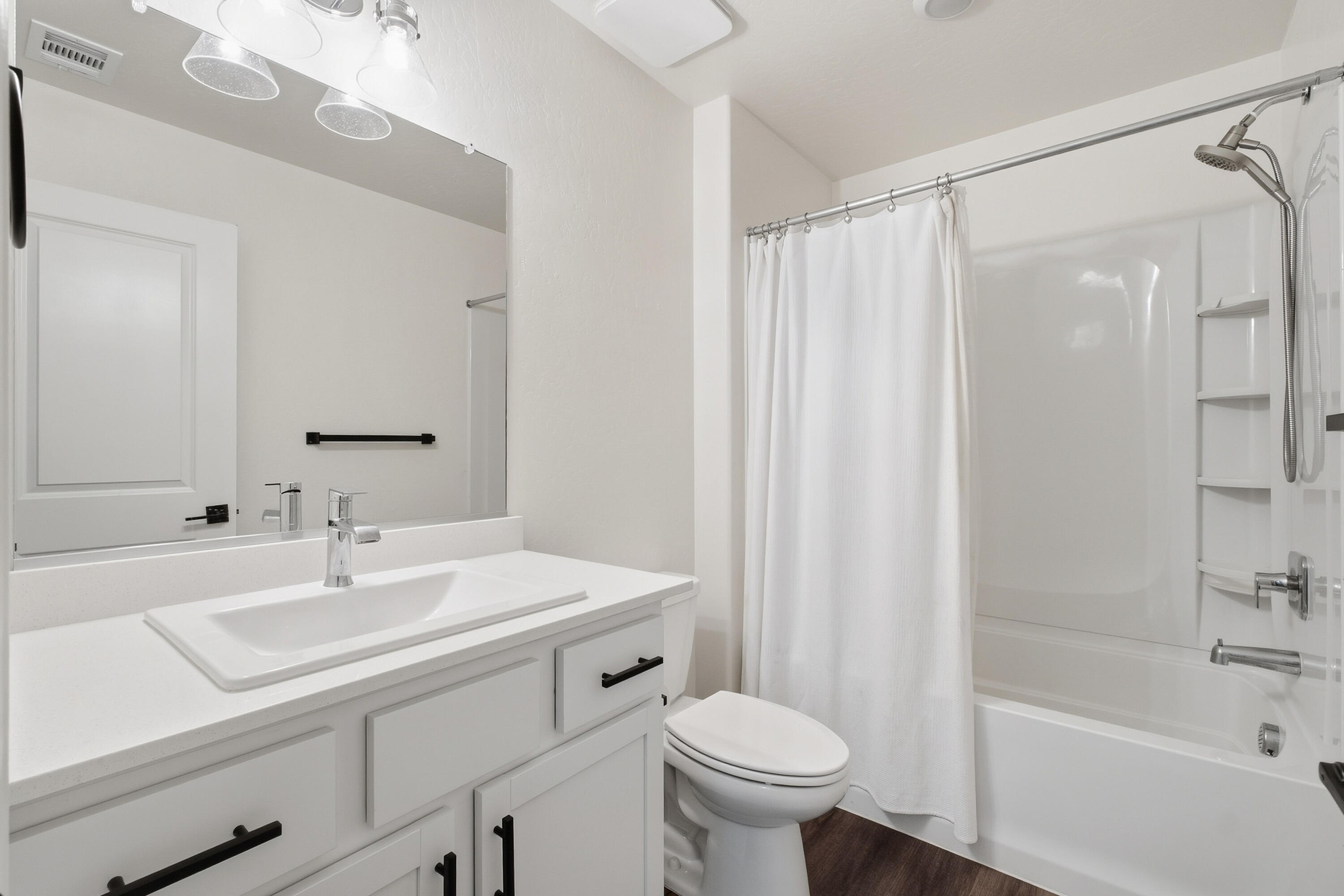1040 E Reese Ave, Visalia, CA 93292