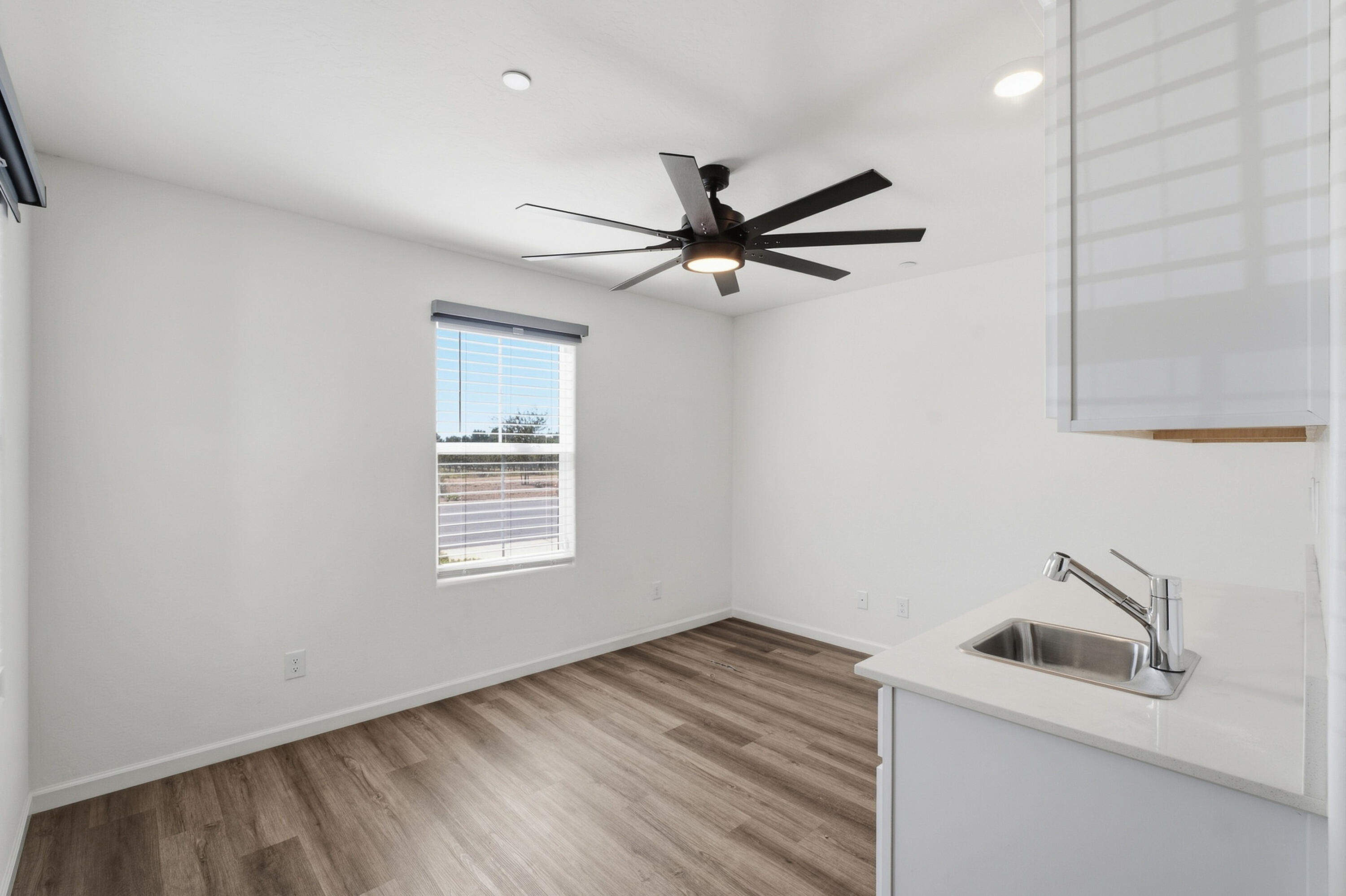 1040 E Reese Ave, Visalia, CA 93292