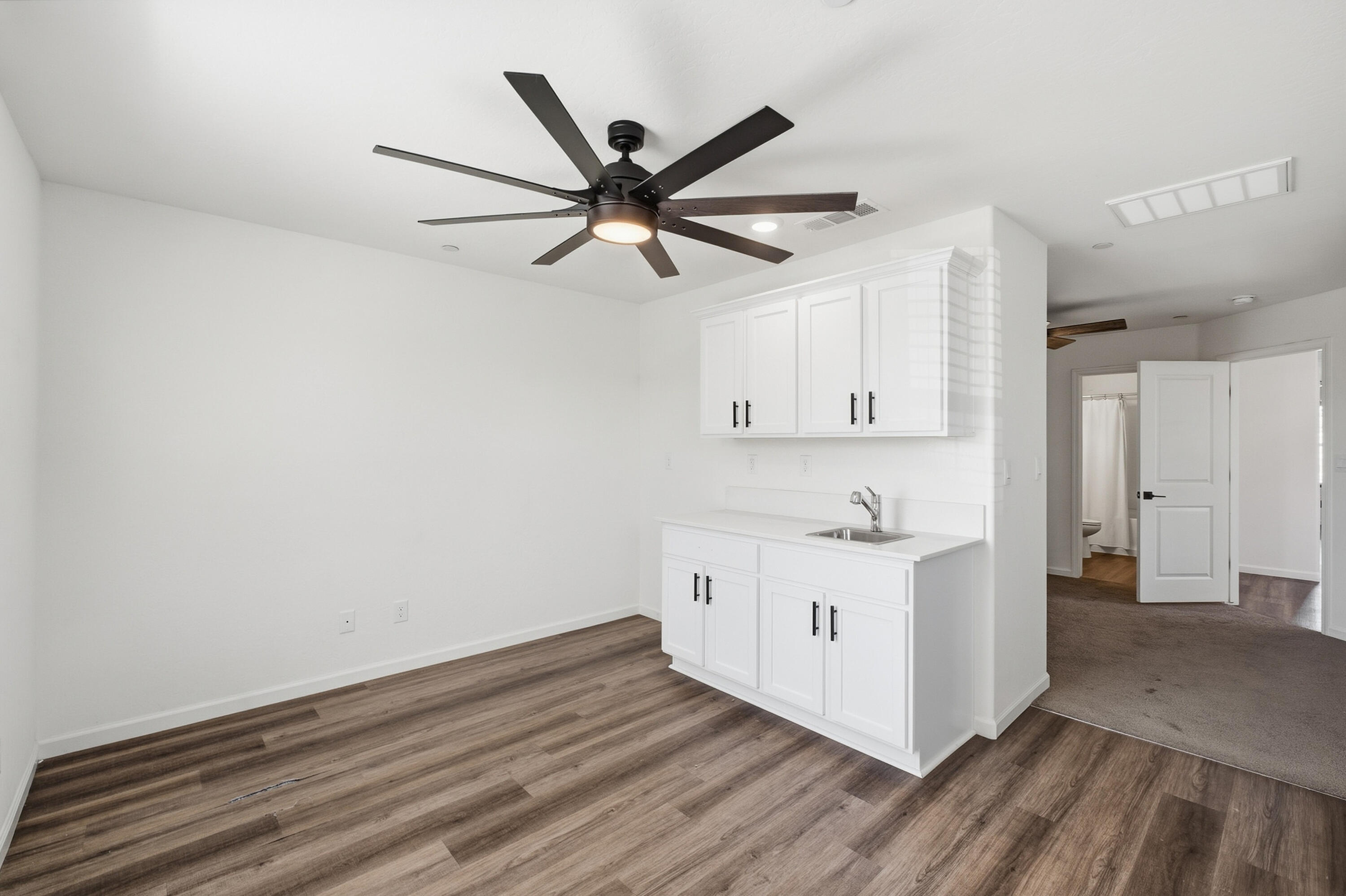 1040 E Reese Ave, Visalia, CA 93292