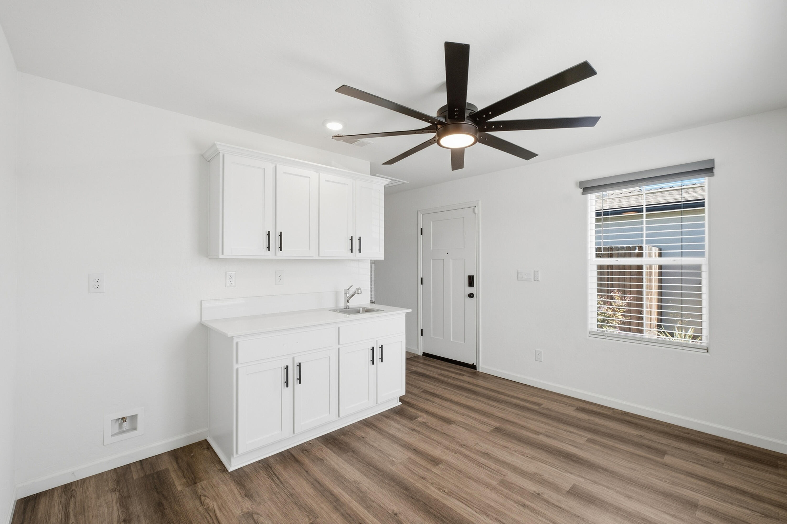 1040 E Reese Ave, Visalia, CA 93292
