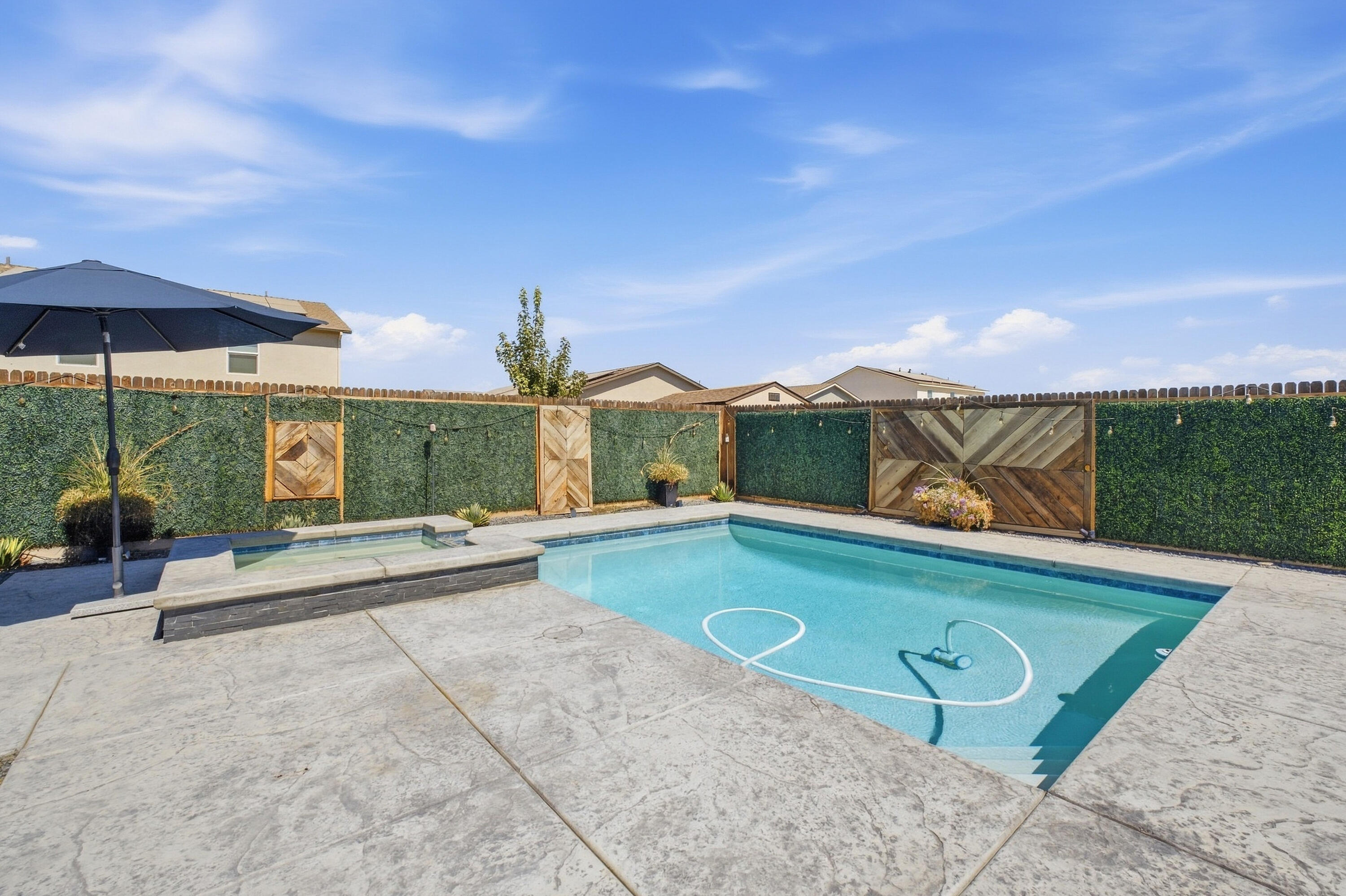 1040 E Reese Ave, Visalia, CA 93292
