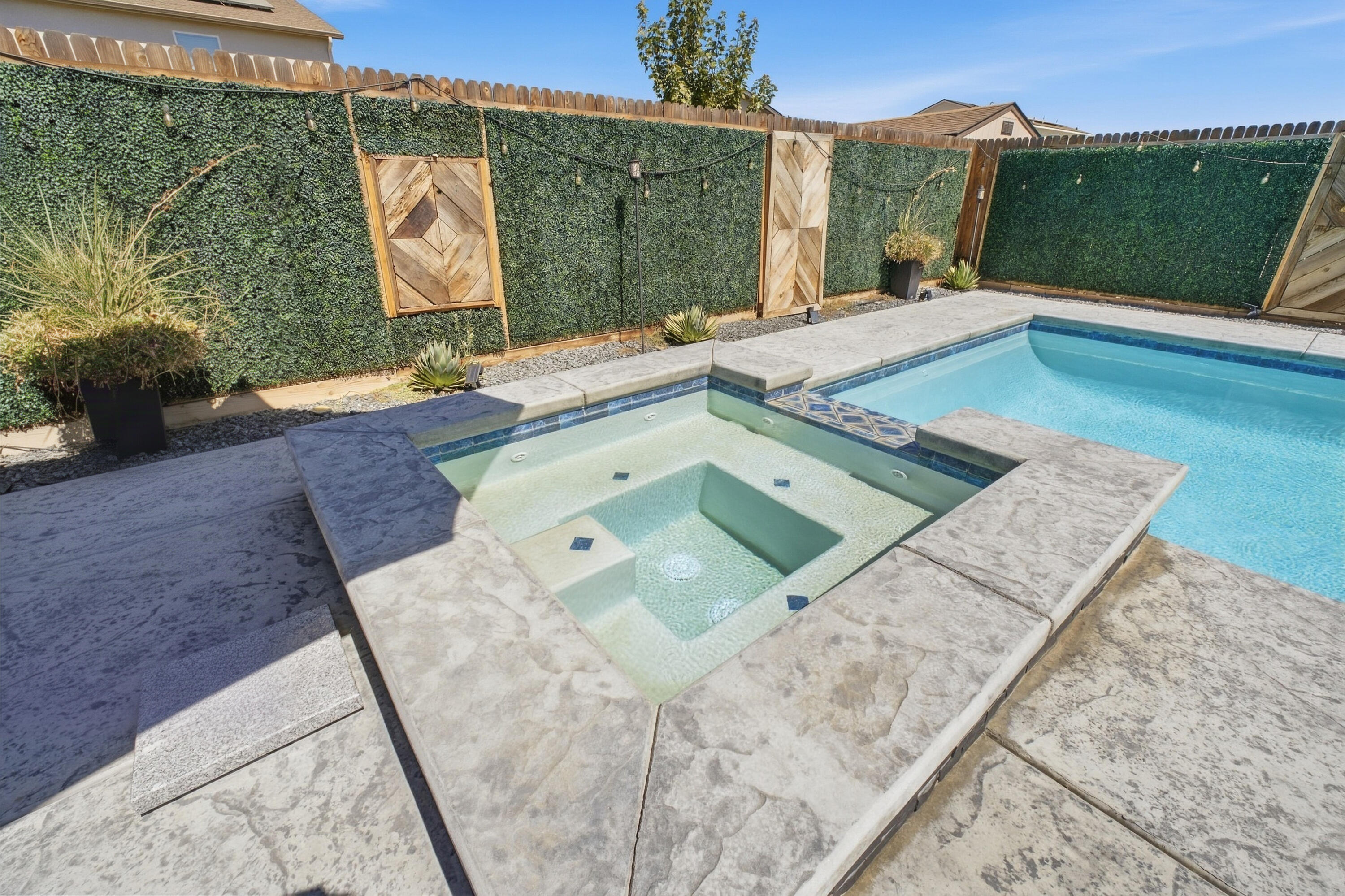 1040 E Reese Ave, Visalia, CA 93292