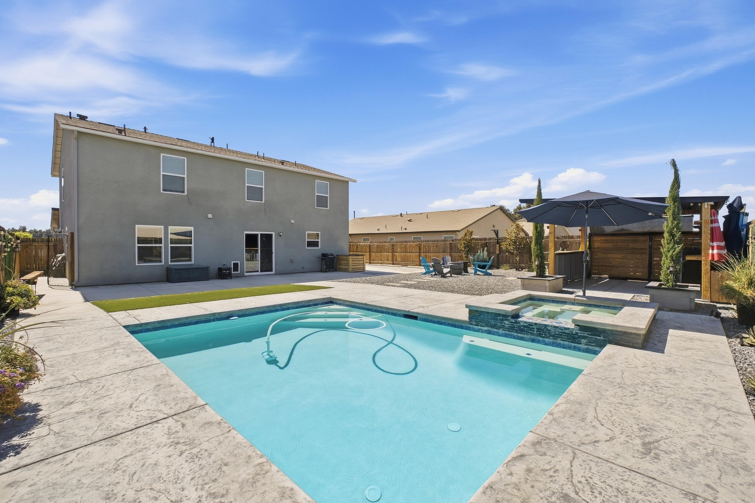 1040 E Reese Ave, Visalia, CA 93292