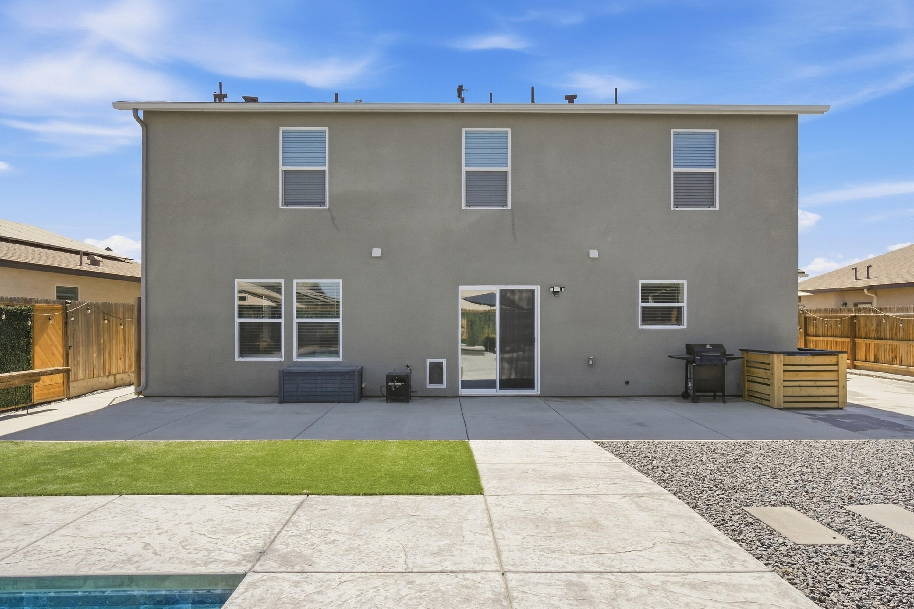1040 E Reese Ave, Visalia, CA 93292