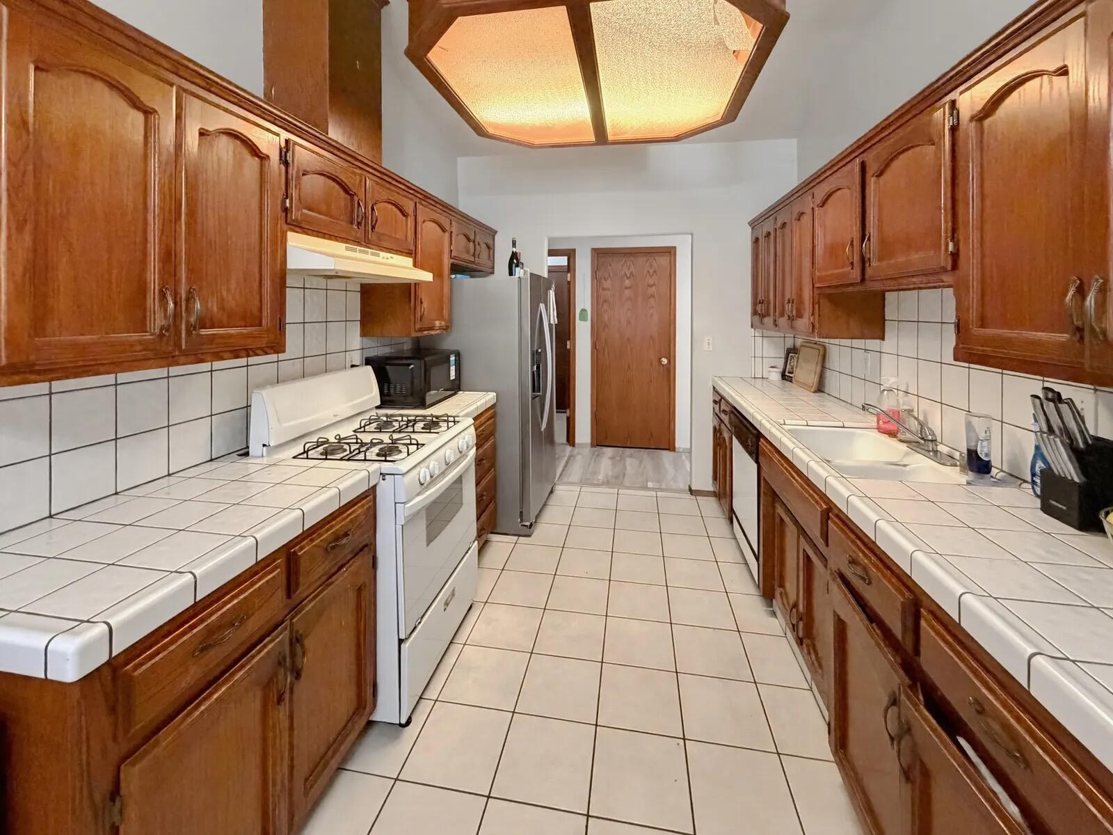 2384 Forest Ct, Porterville, CA 93257