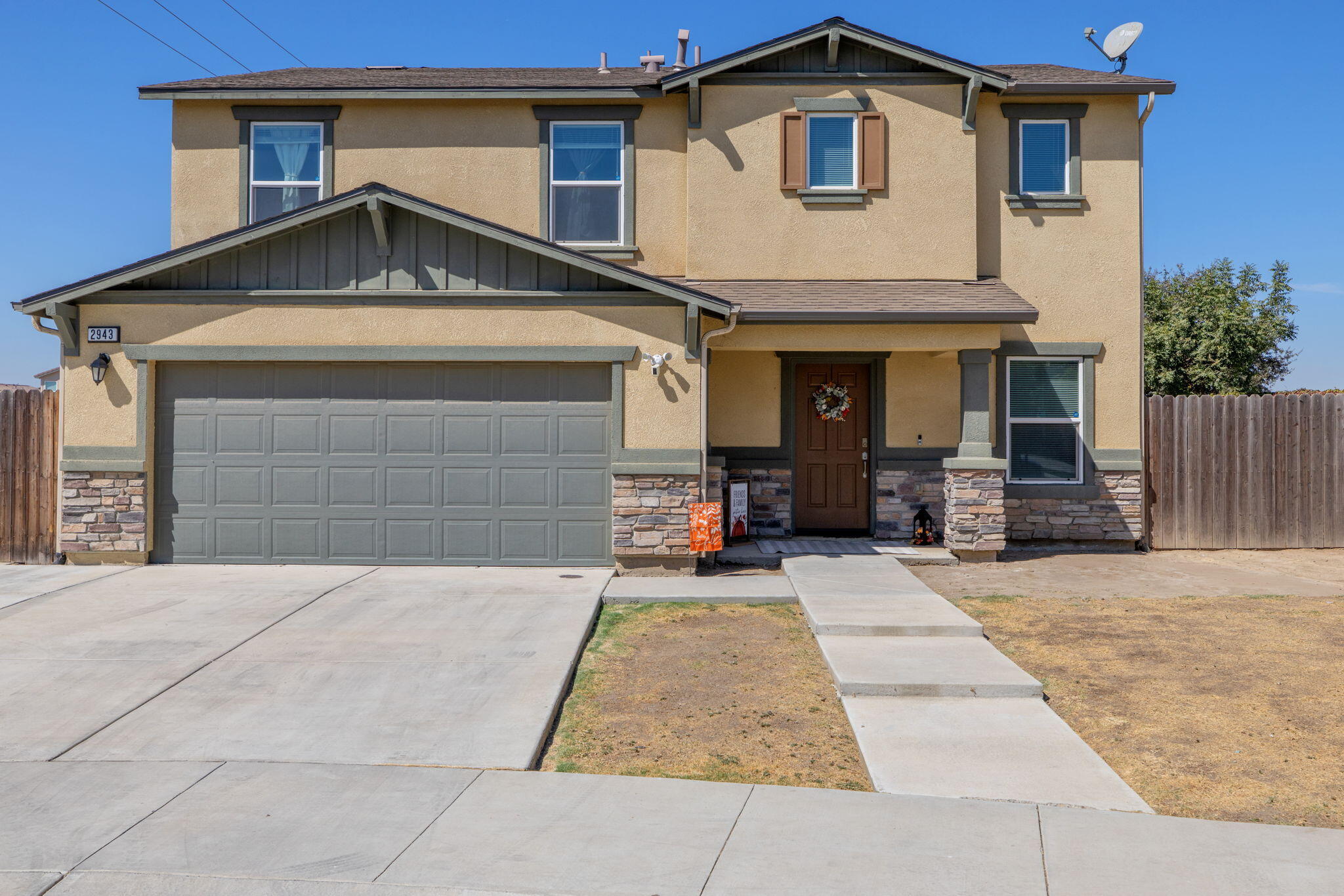 2943 N Clay Ct, Visalia, CA 93291