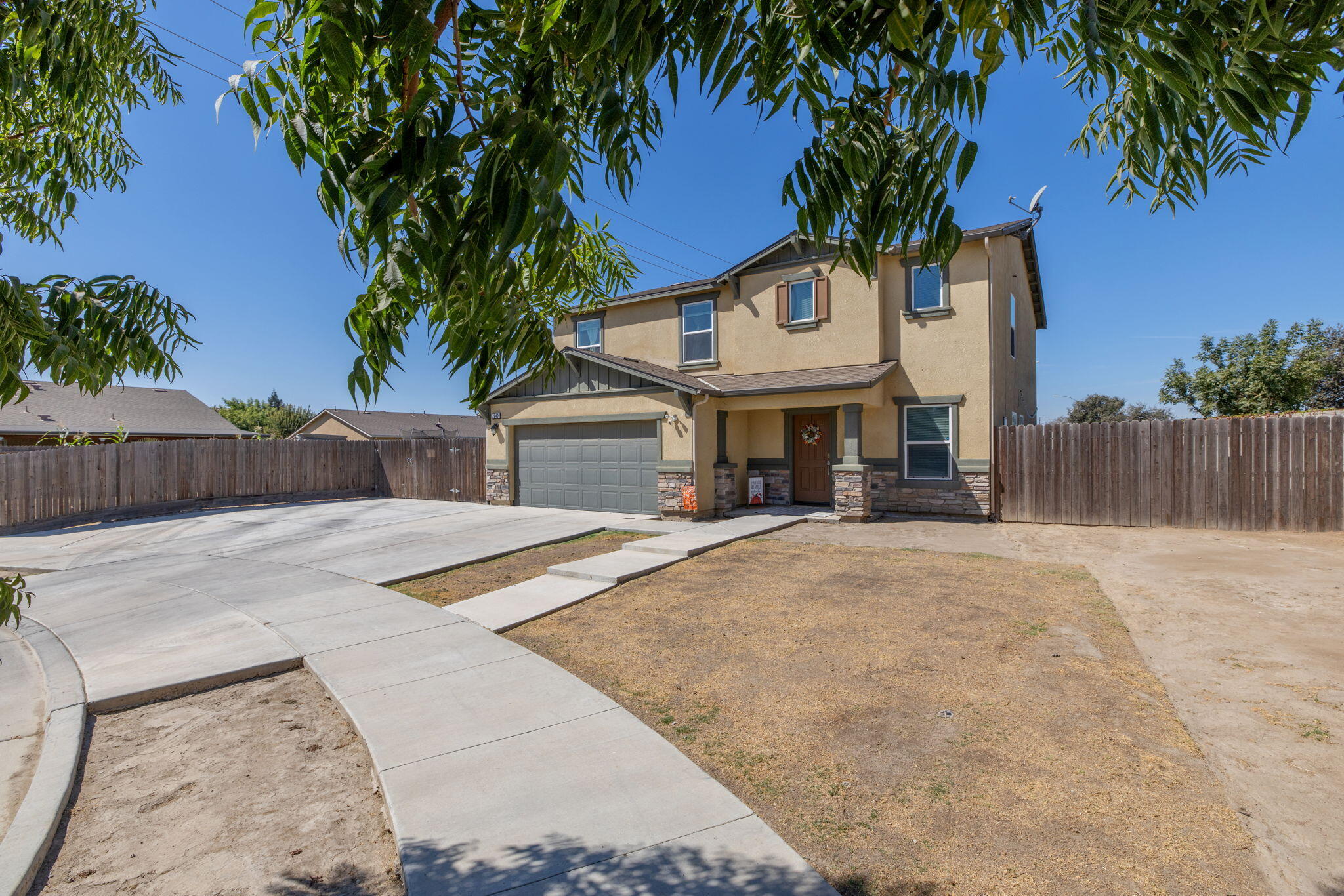 2943 N Clay Ct, Visalia, CA 93291