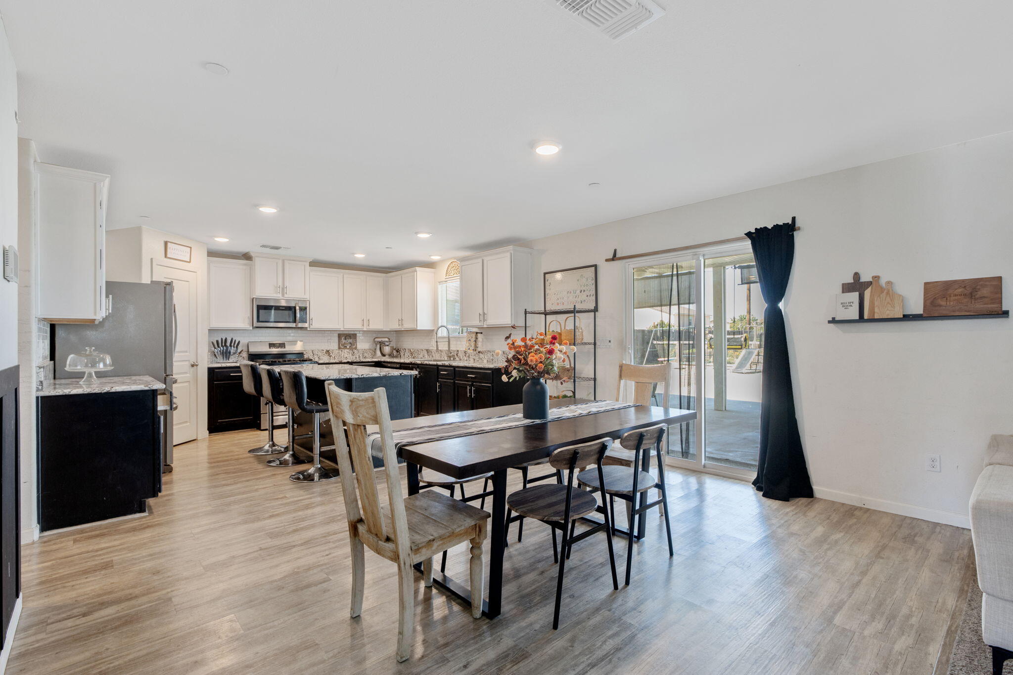 2943 N Clay Ct, Visalia, CA 93291