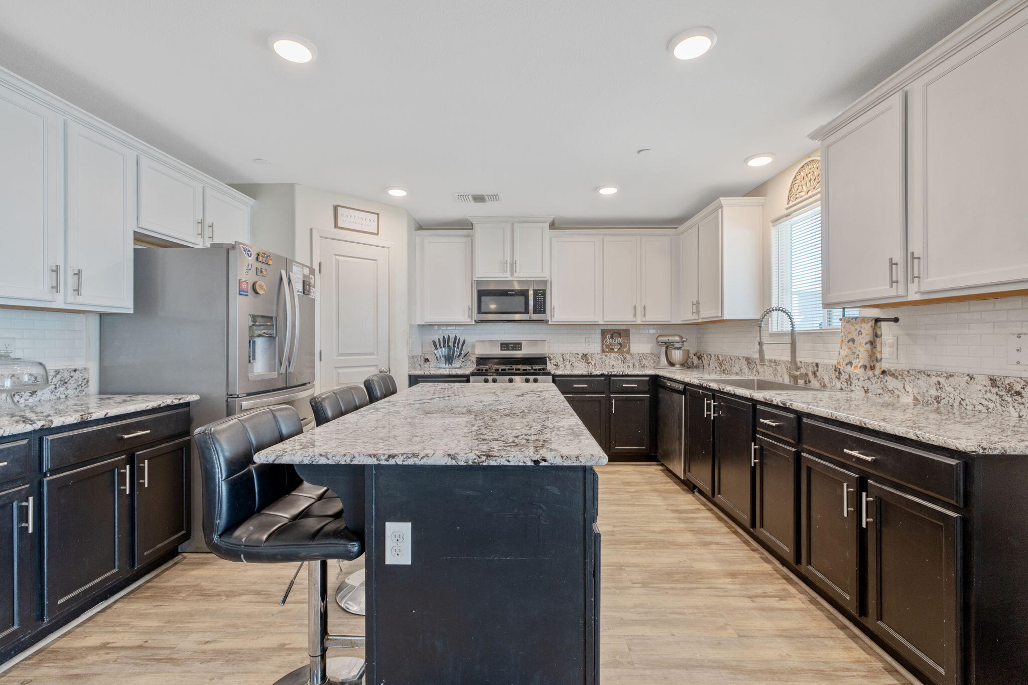 2943 N Clay Ct, Visalia, CA 93291