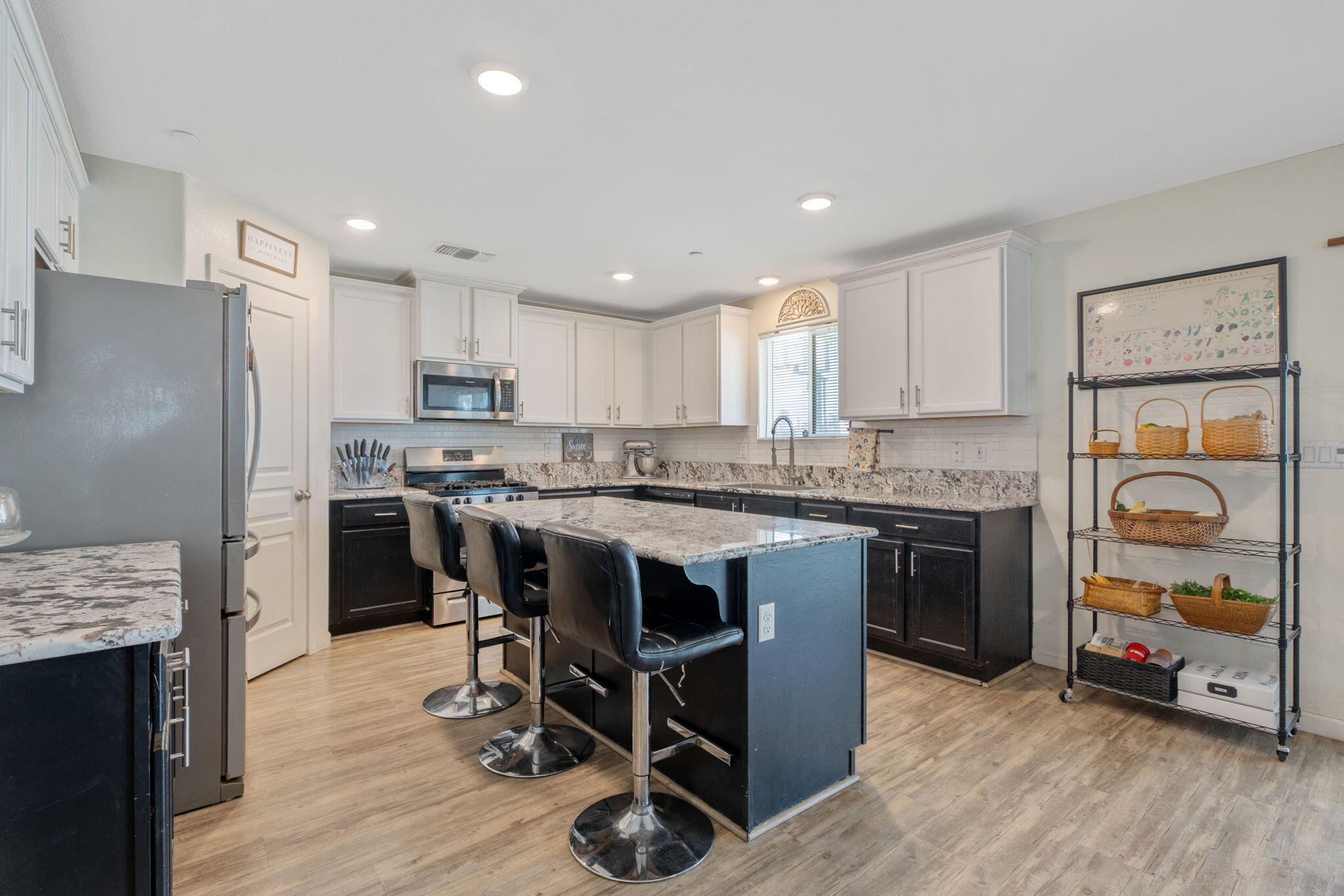 2943 N Clay Ct, Visalia, CA 93291