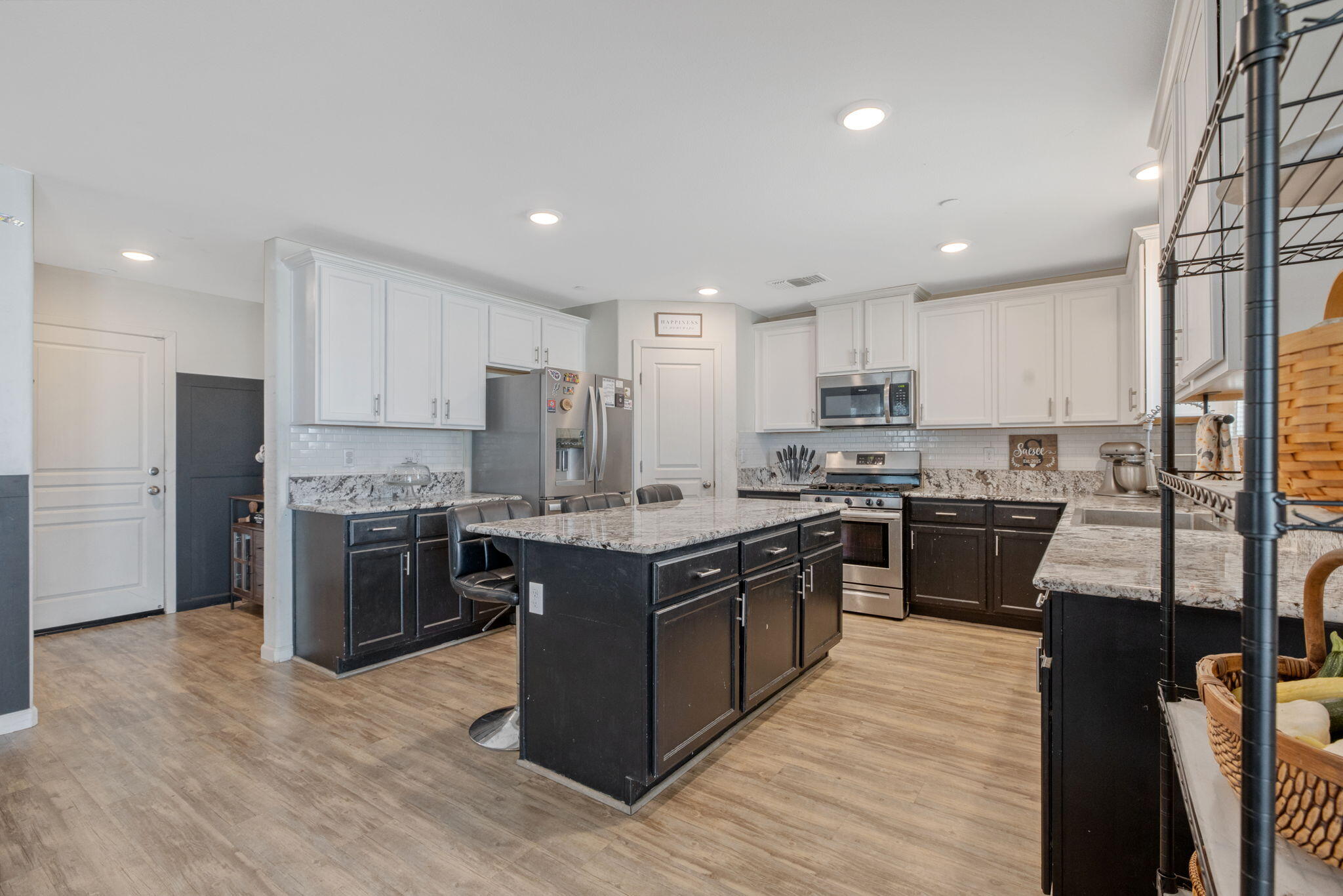 2943 N Clay Ct, Visalia, CA 93291