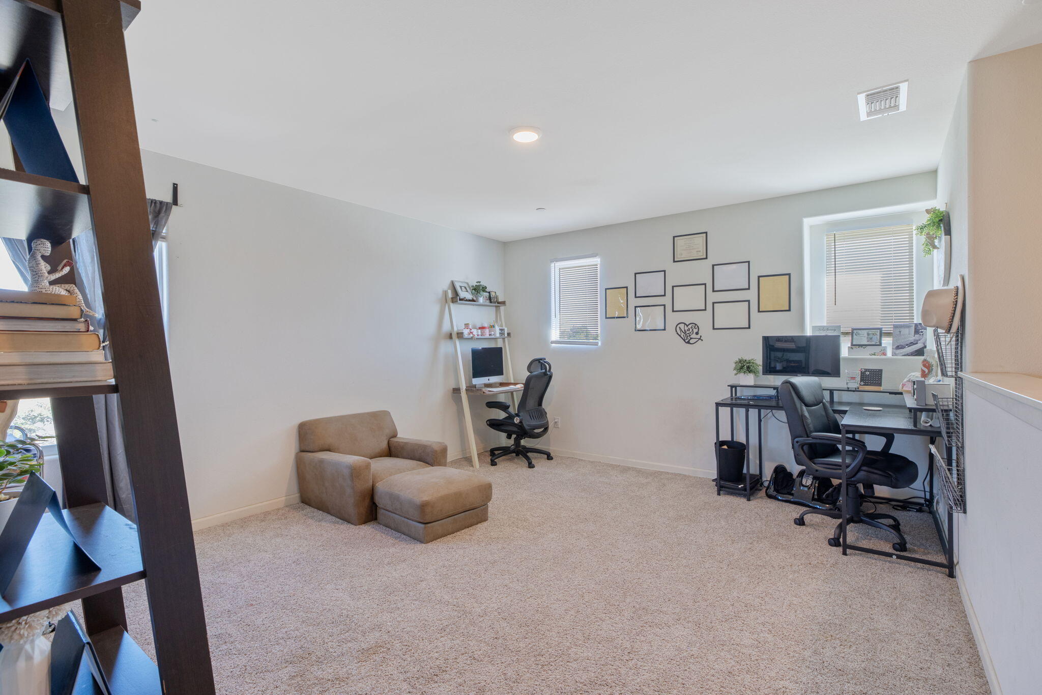 2943 N Clay Ct, Visalia, CA 93291