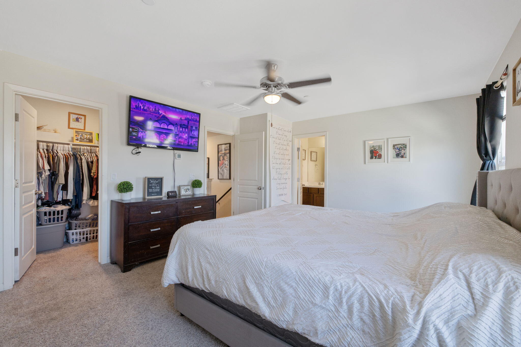 2943 N Clay Ct, Visalia, CA 93291