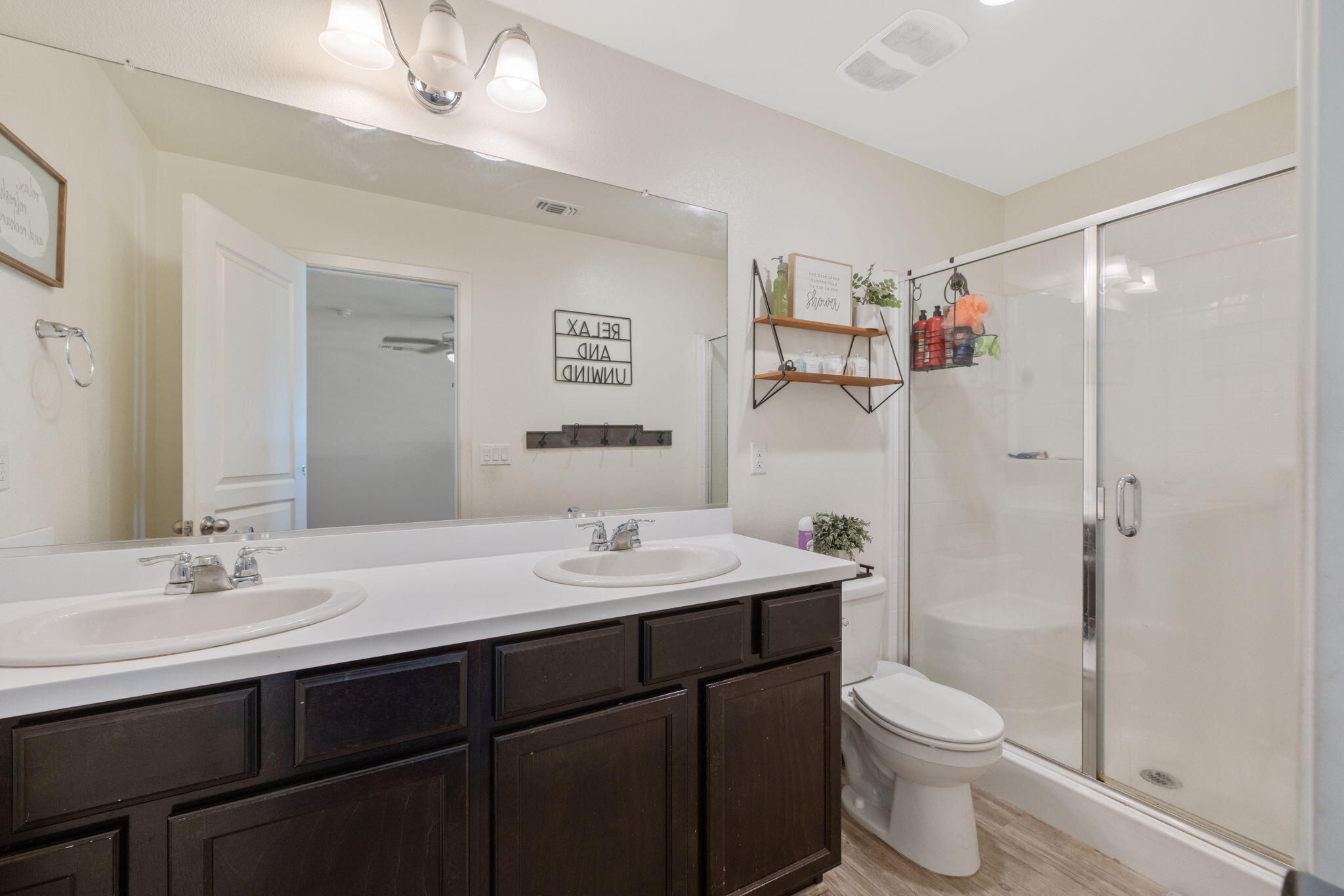2943 N Clay Ct, Visalia, CA 93291