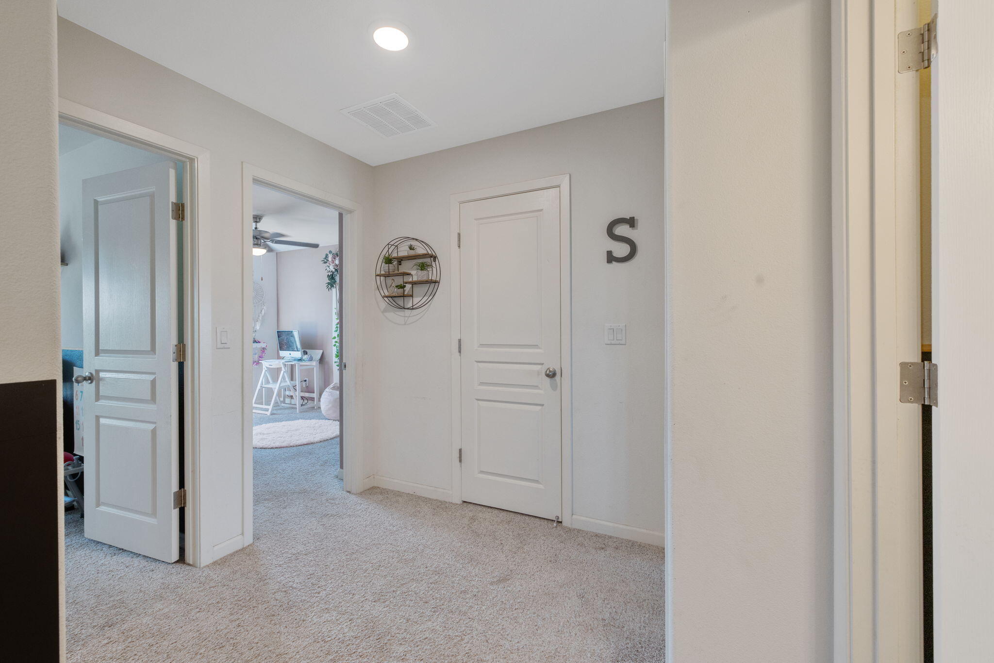2943 N Clay Ct, Visalia, CA 93291