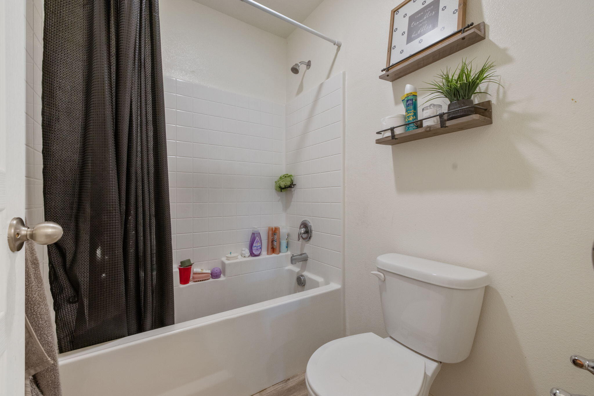 2943 N Clay Ct, Visalia, CA 93291