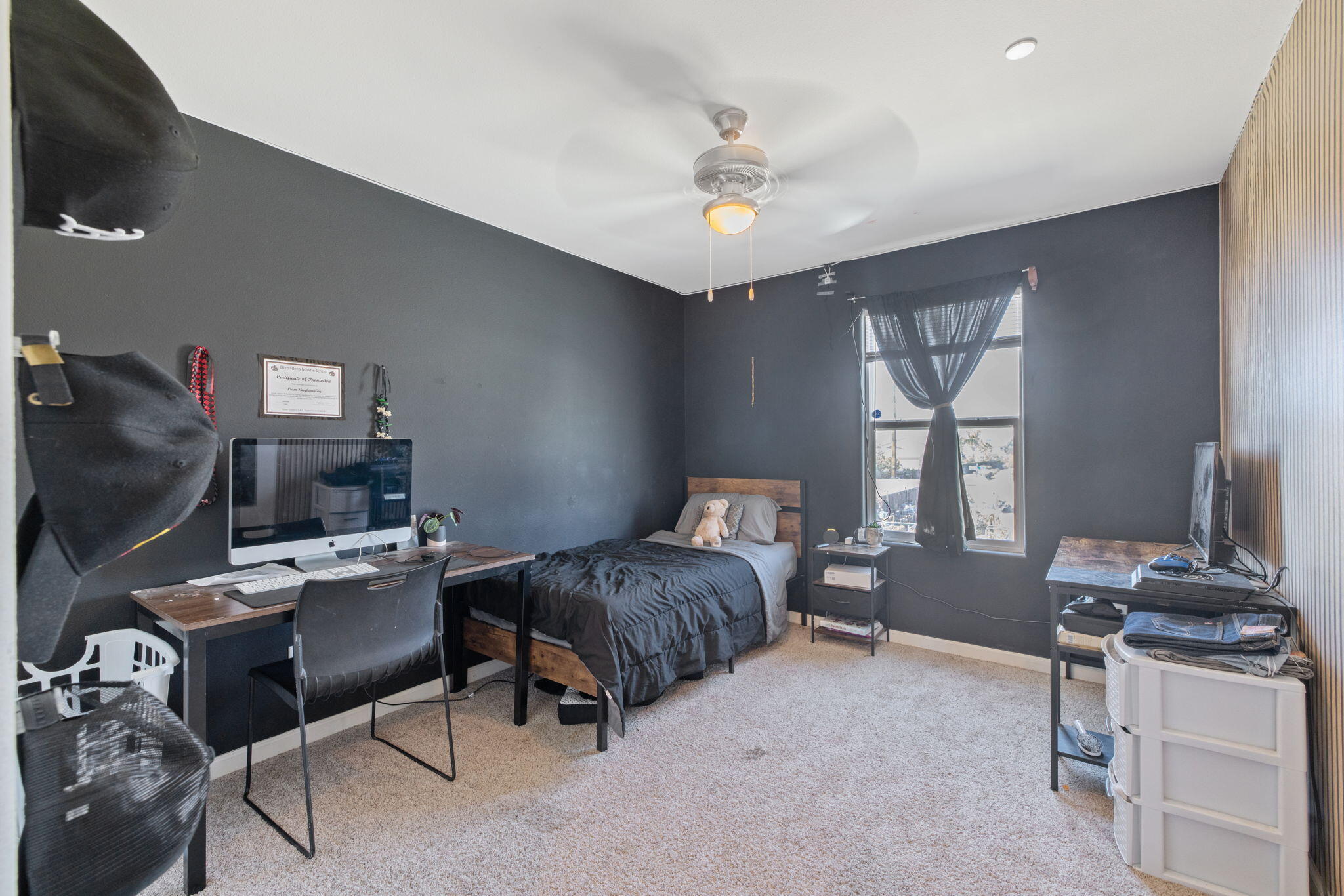 2943 N Clay Ct, Visalia, CA 93291