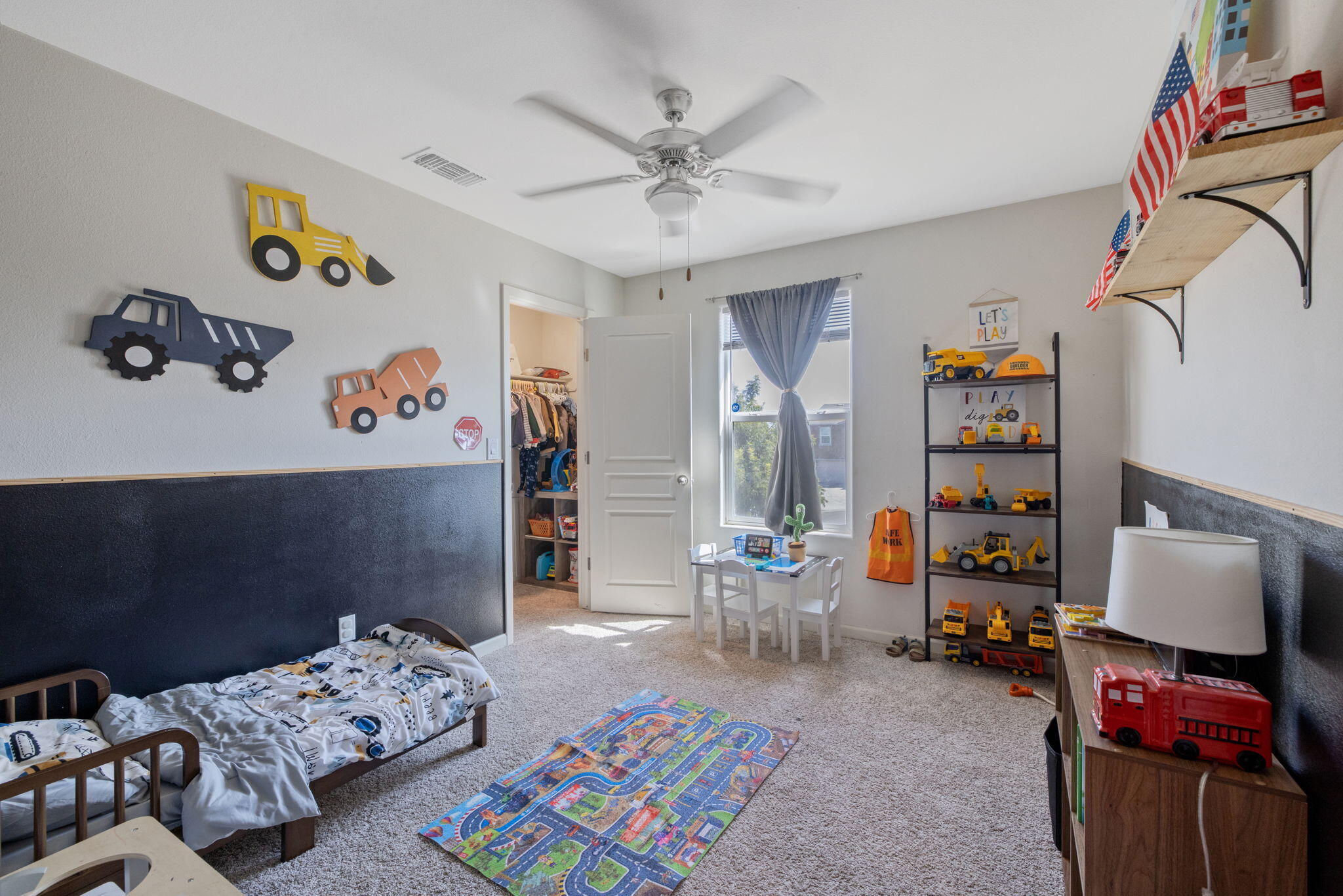 2943 N Clay Ct, Visalia, CA 93291