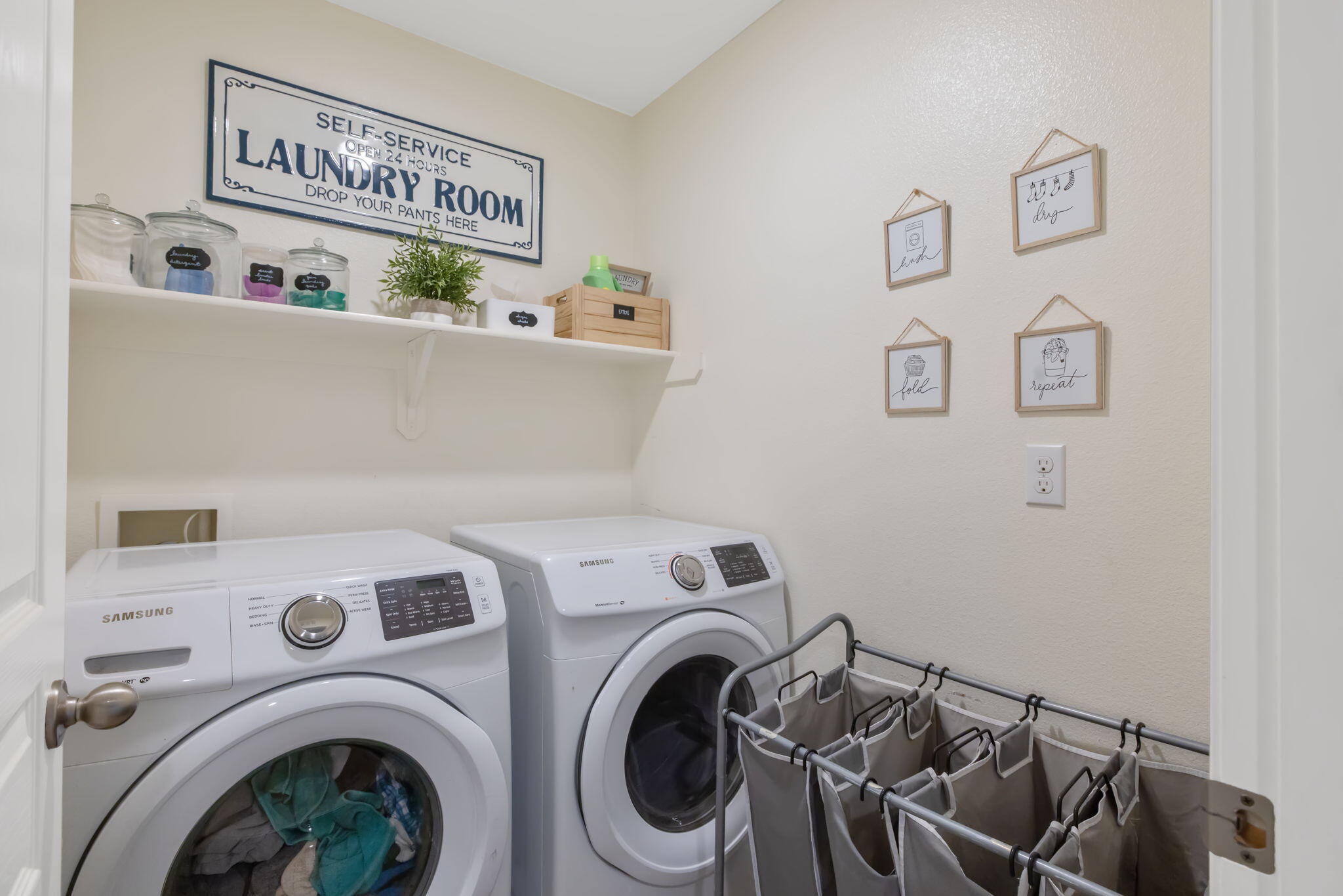 2943 N Clay Ct, Visalia, CA 93291