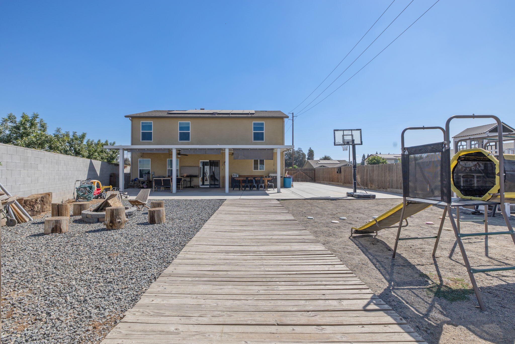 2943 N Clay Ct, Visalia, CA 93291
