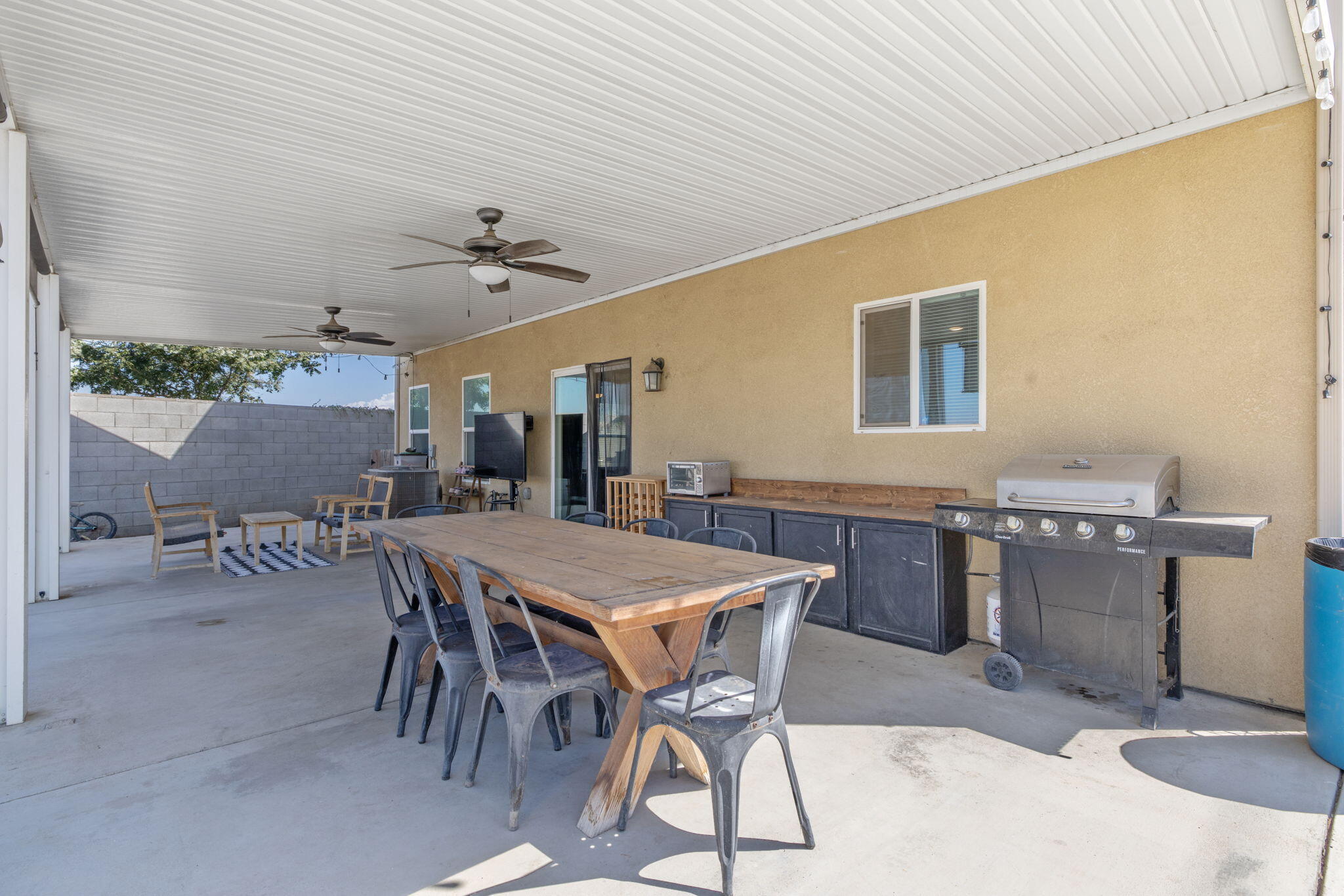 2943 N Clay Ct, Visalia, CA 93291