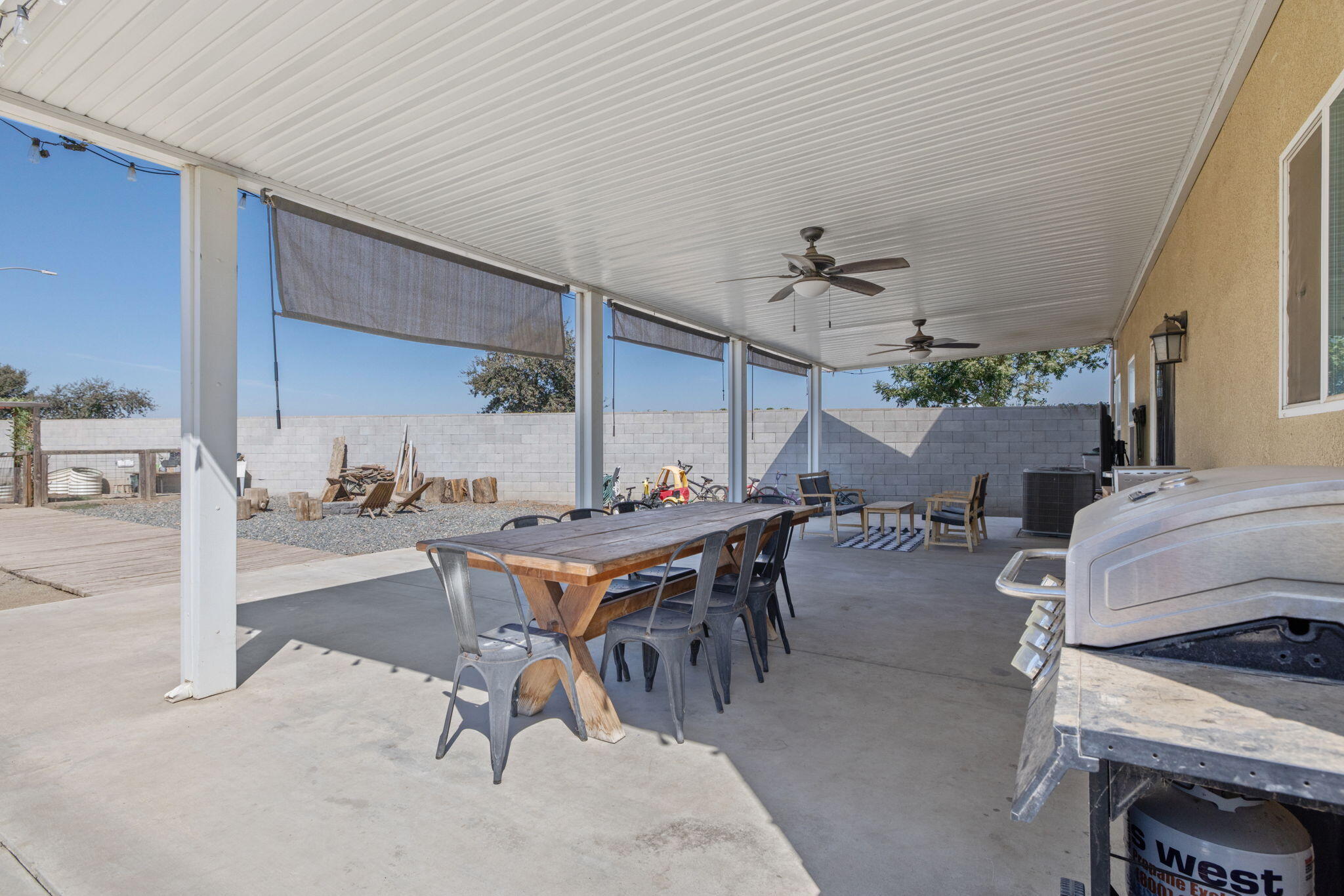 2943 N Clay Ct, Visalia, CA 93291