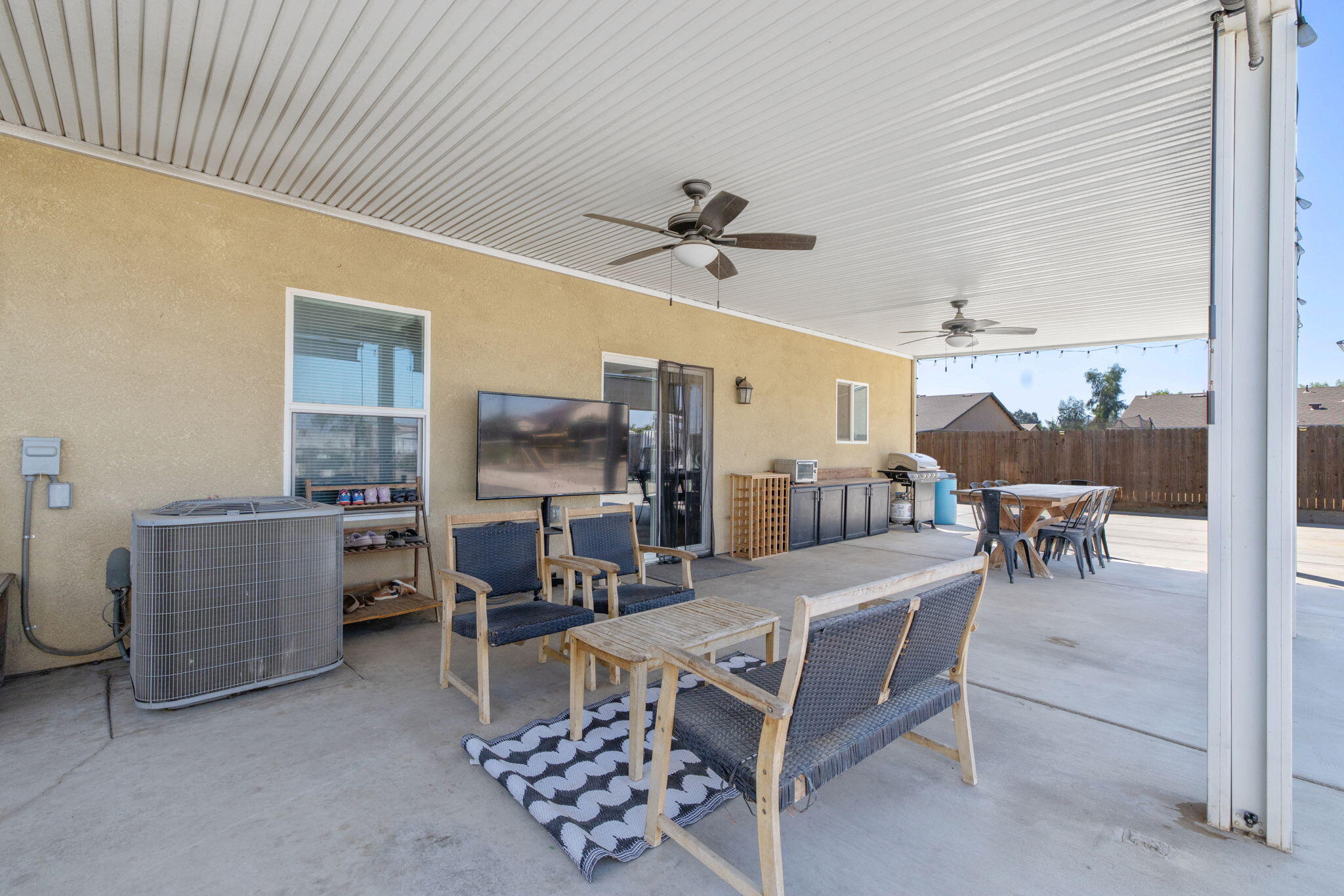 2943 N Clay Ct, Visalia, CA 93291