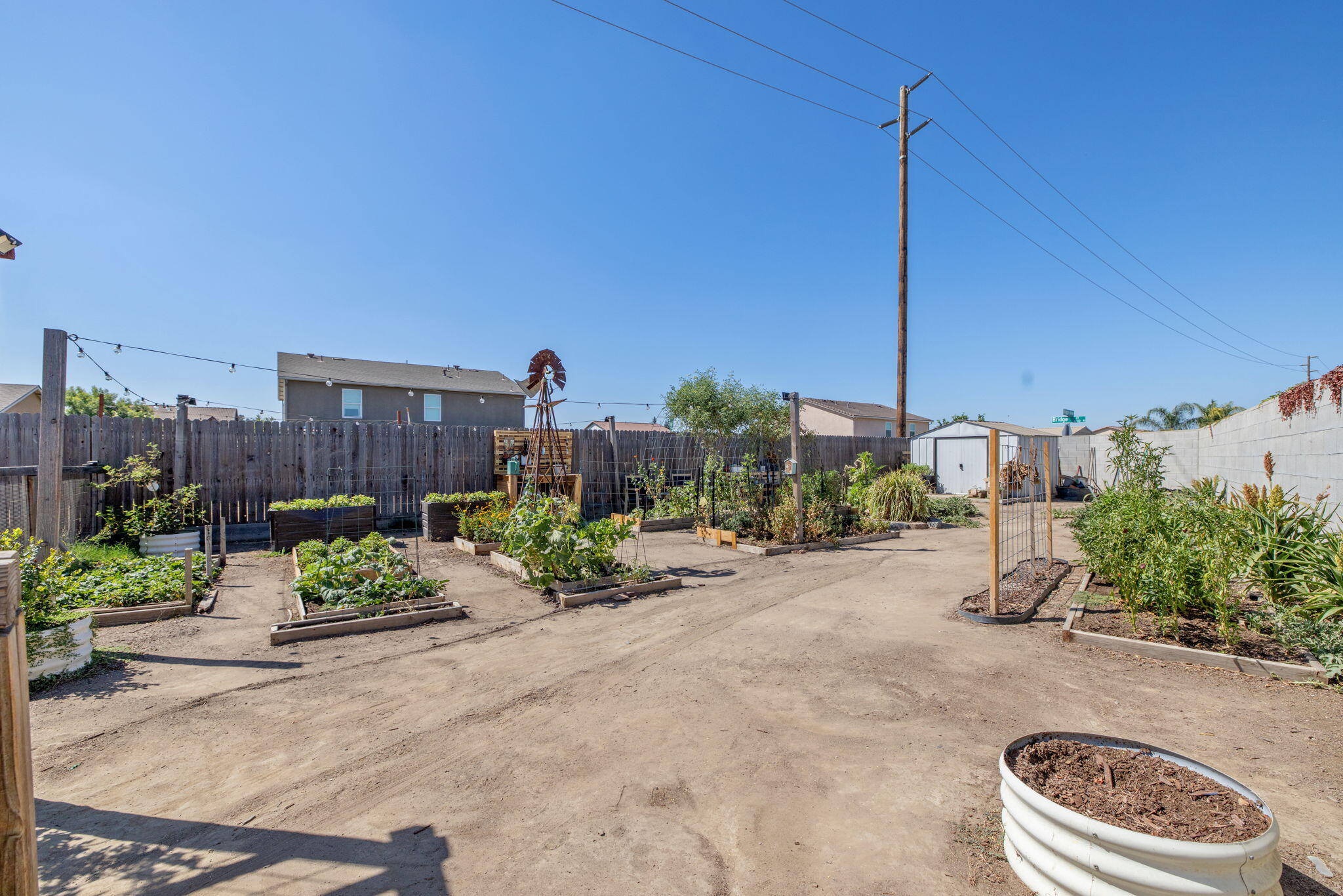 2943 N Clay Ct, Visalia, CA 93291
