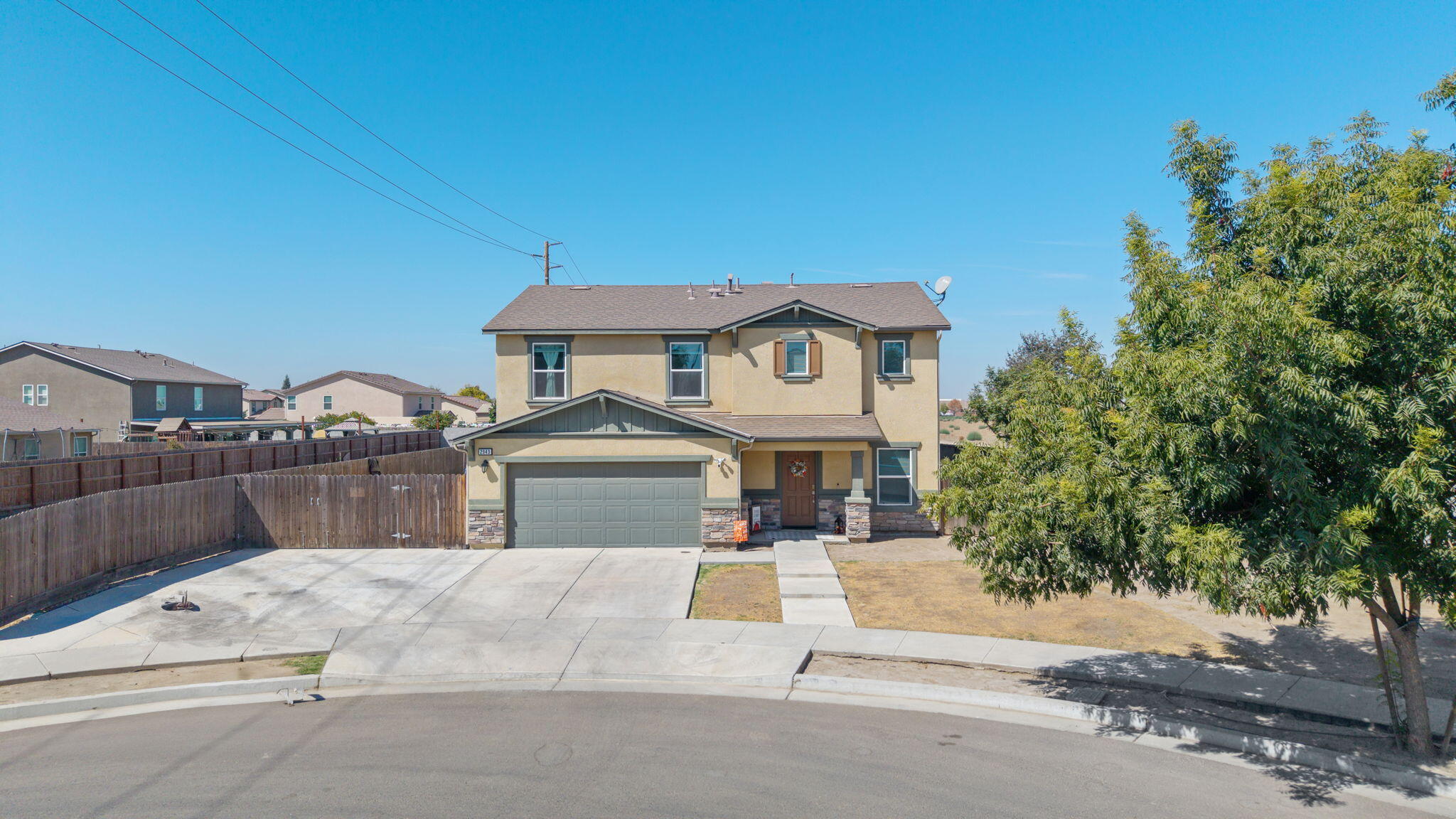 2943 N Clay Ct, Visalia, CA 93291