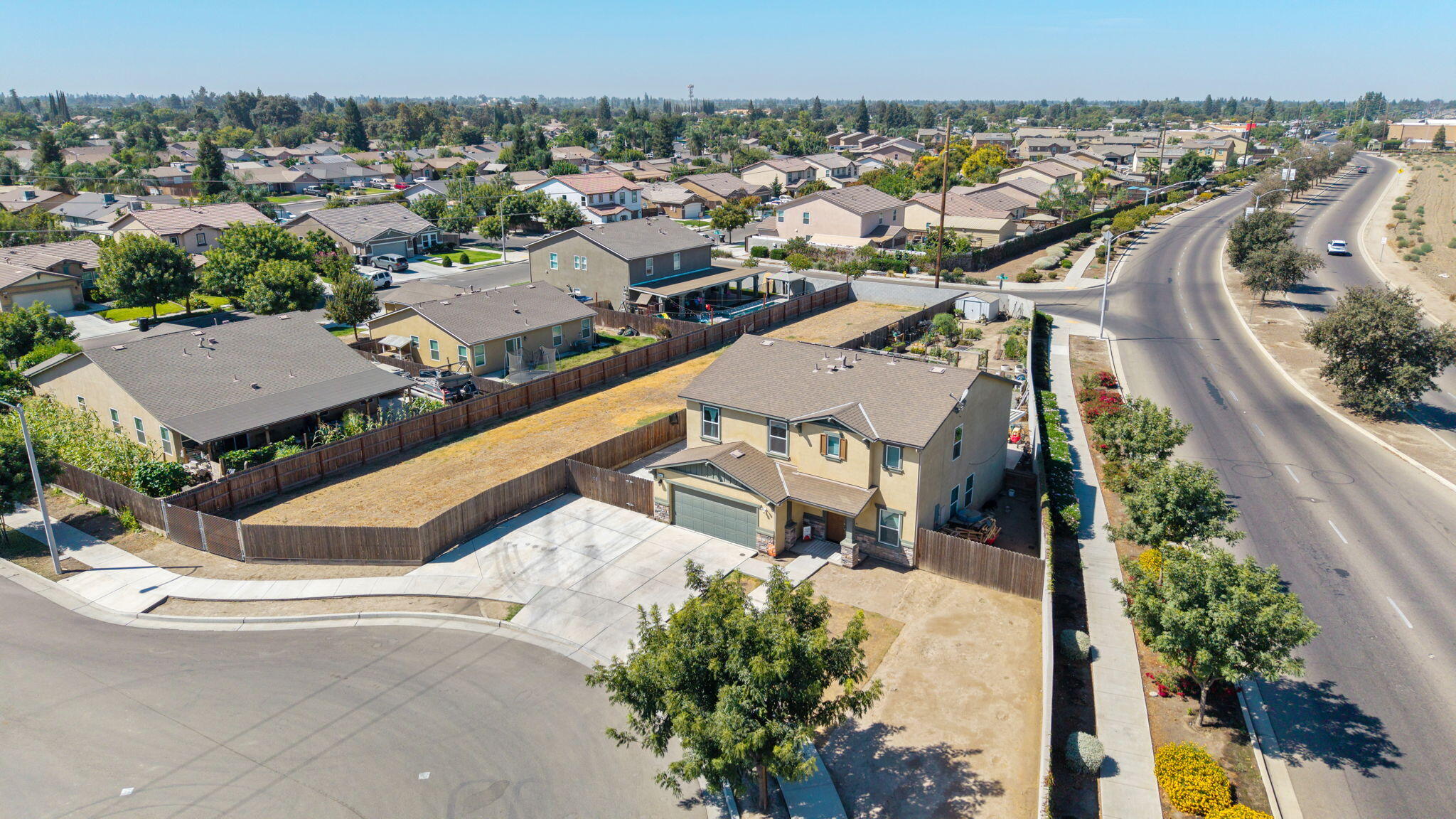 2943 N Clay Ct, Visalia, CA 93291