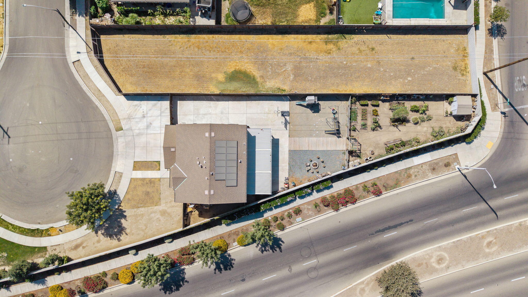 2943 N Clay Ct, Visalia, CA 93291