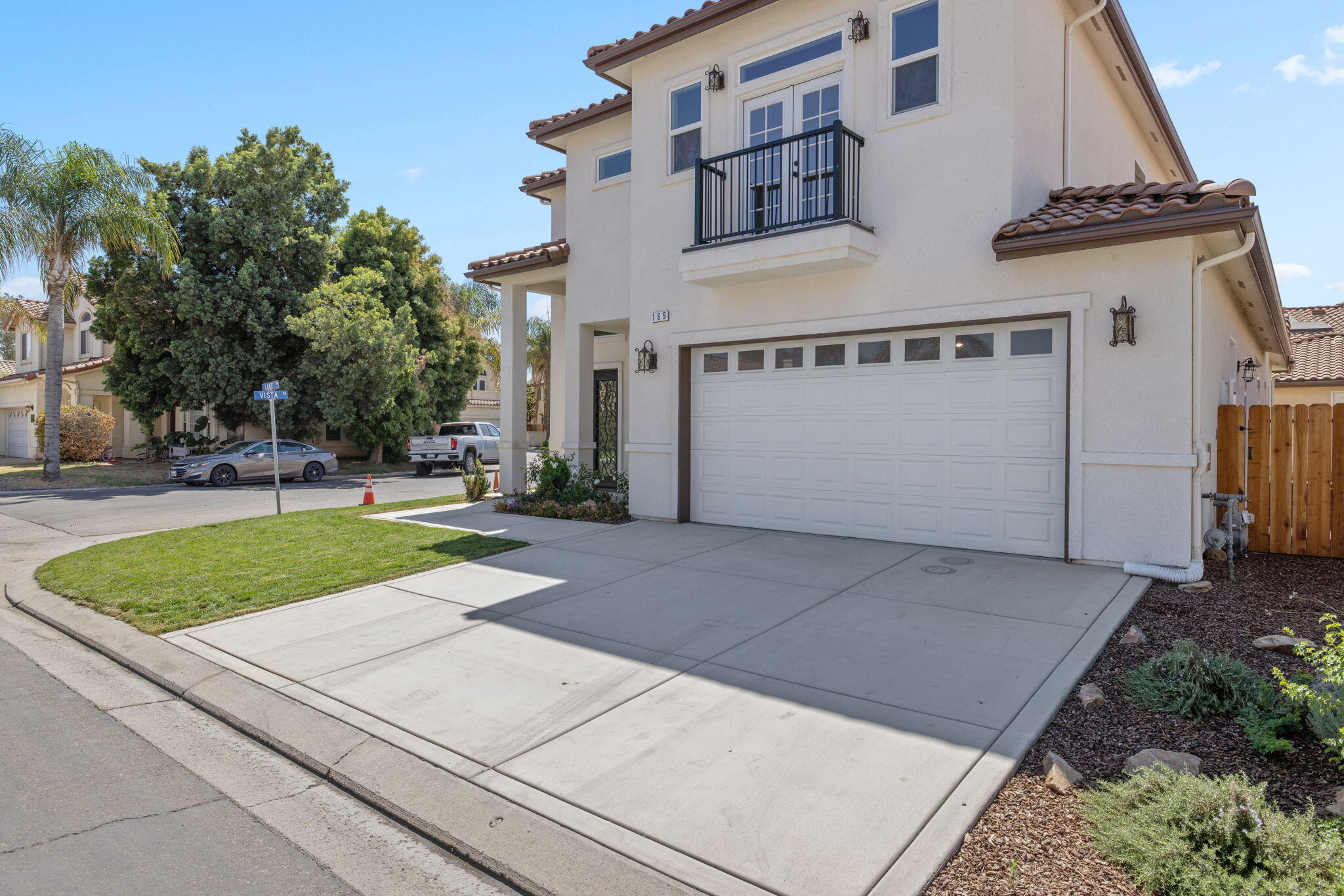 169 Lake Dr, Lemoore, CA 93245