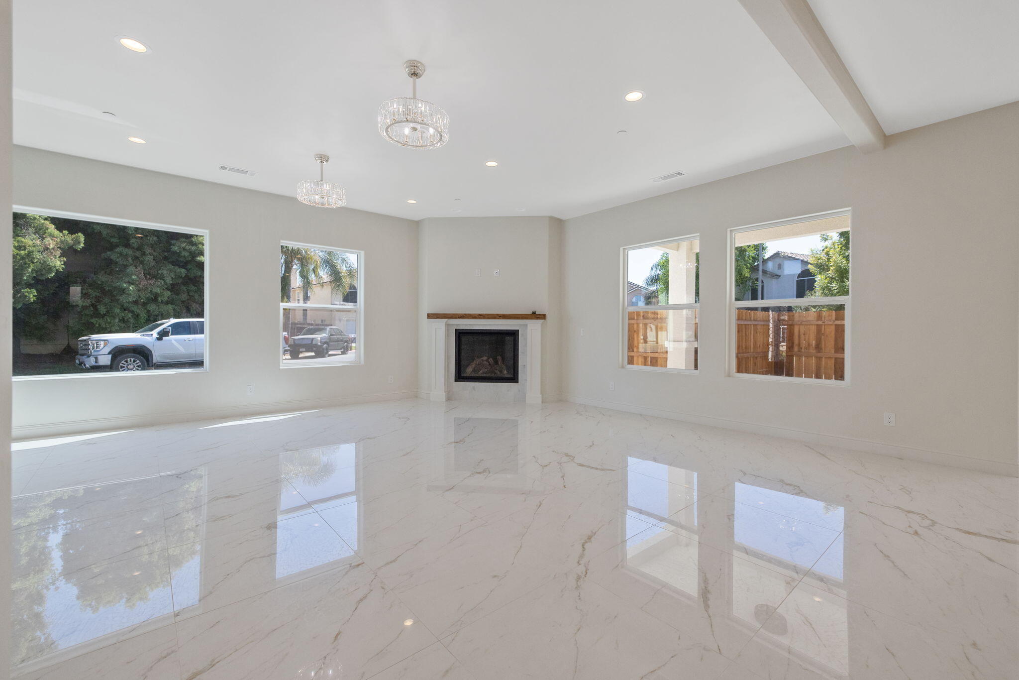 169 Lake Dr, Lemoore, CA 93245