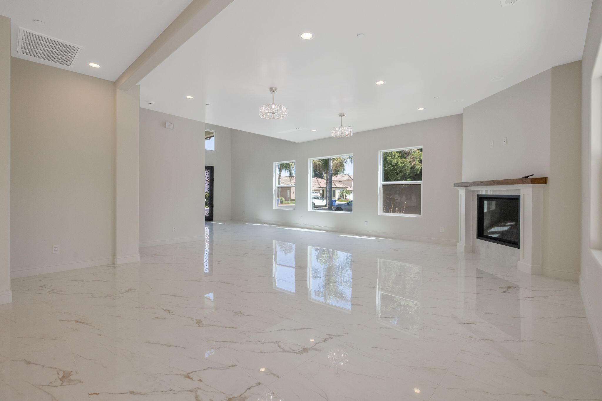 169 Lake Dr, Lemoore, CA 93245