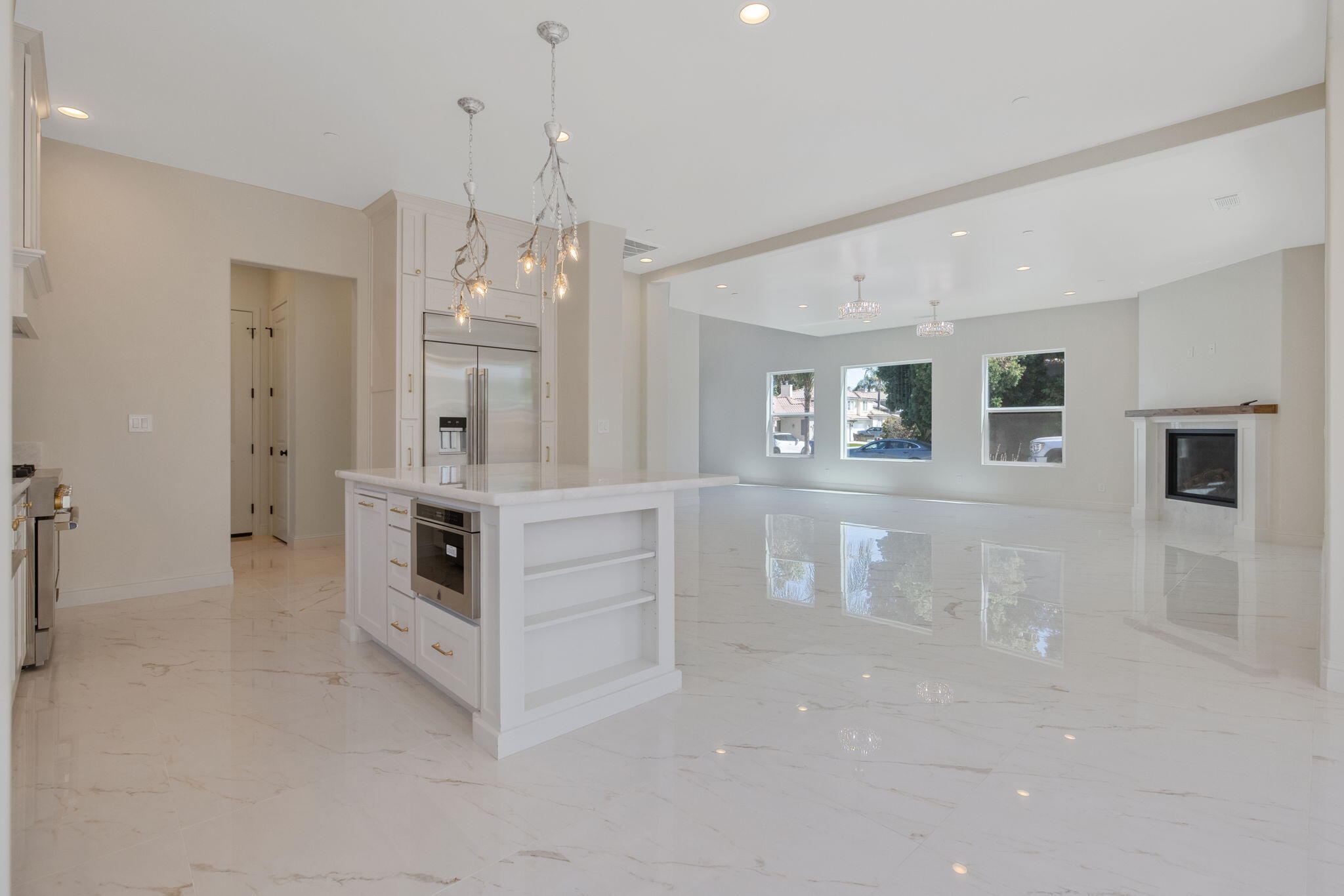 169 Lake Dr, Lemoore, CA 93245