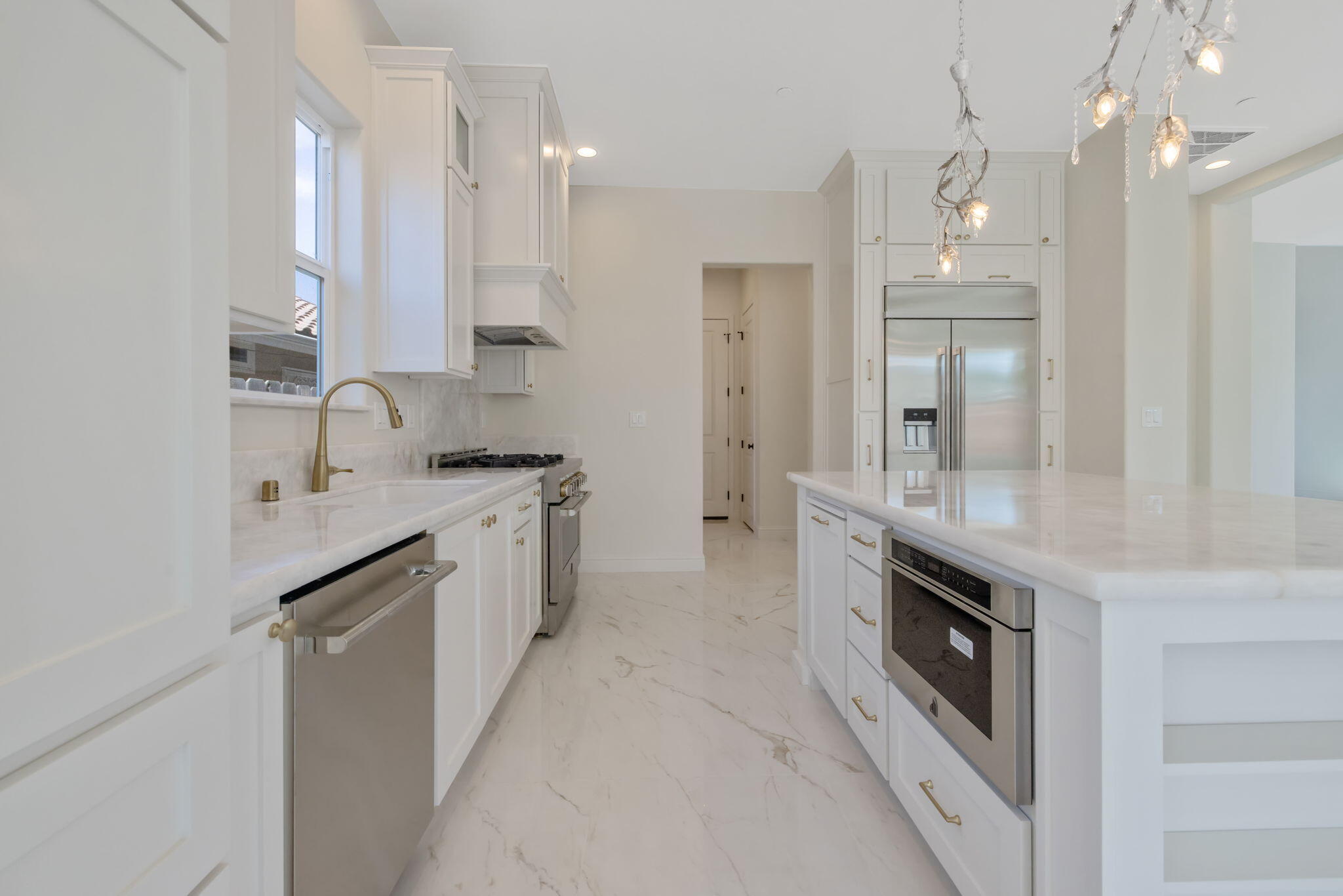169 Lake Dr, Lemoore, CA 93245