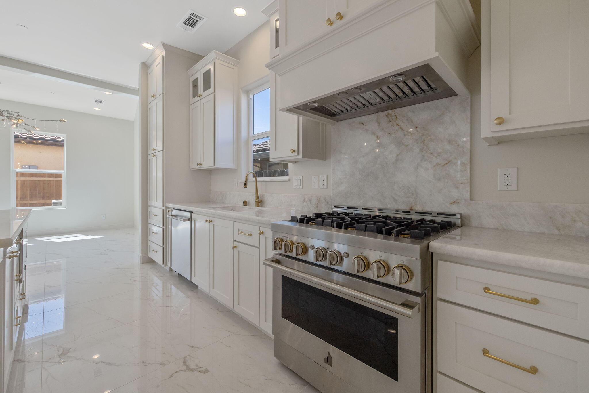 169 Lake Dr, Lemoore, CA 93245
