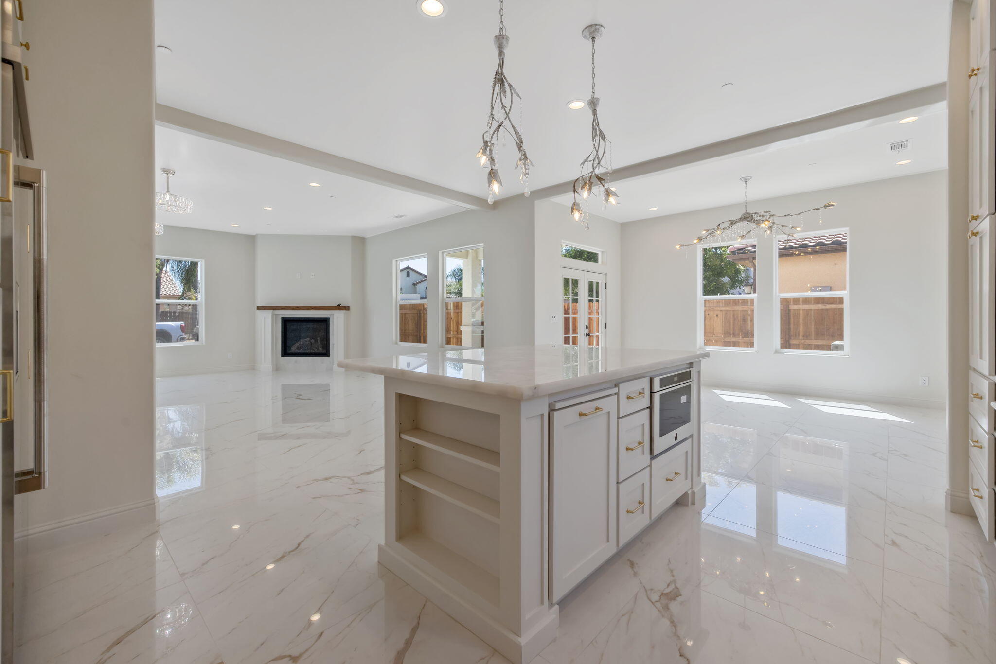 169 Lake Dr, Lemoore, CA 93245
