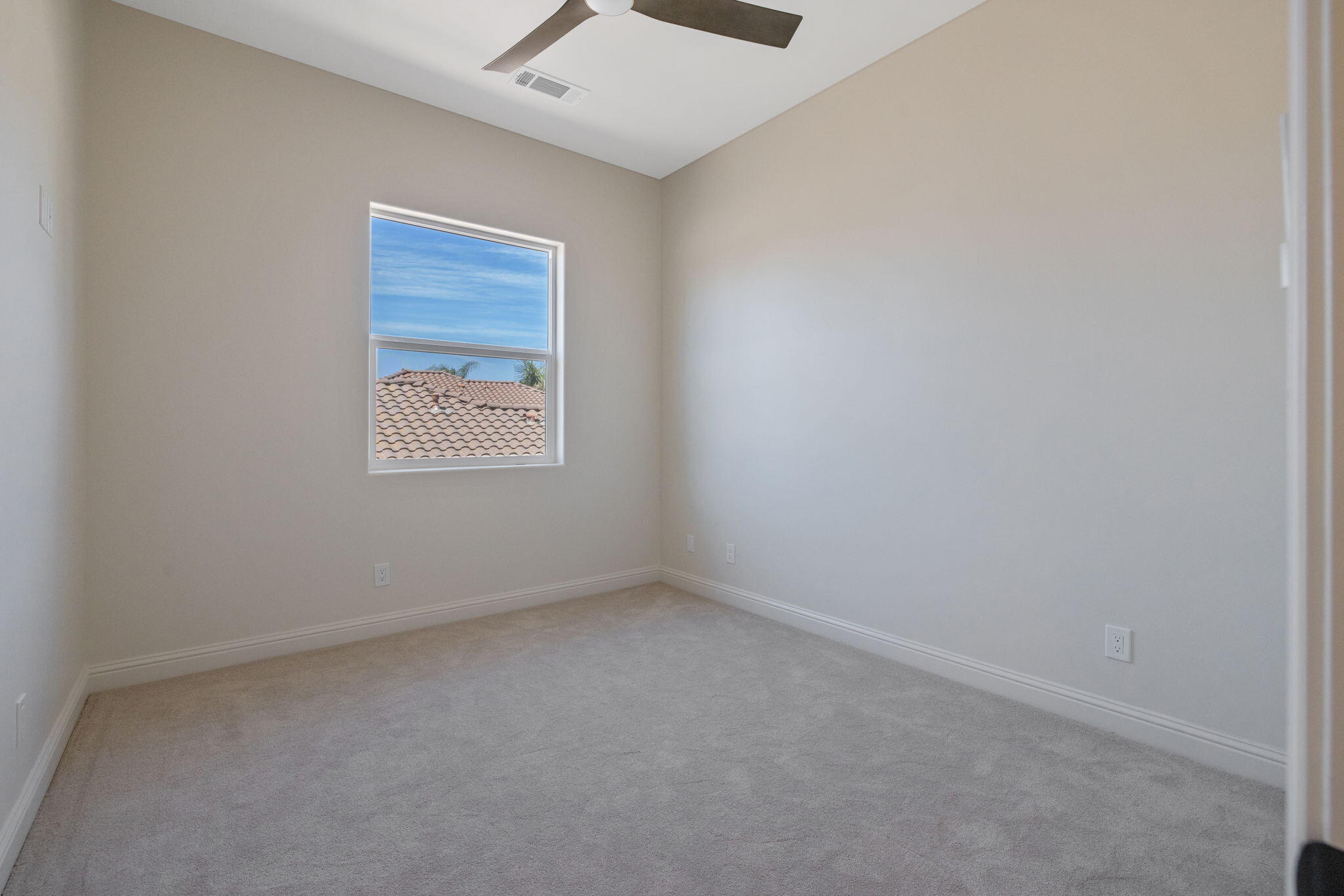 169 Lake Dr, Lemoore, CA 93245