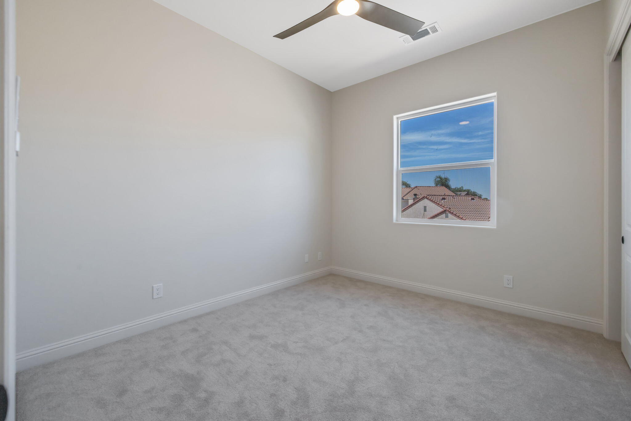 169 Lake Dr, Lemoore, CA 93245