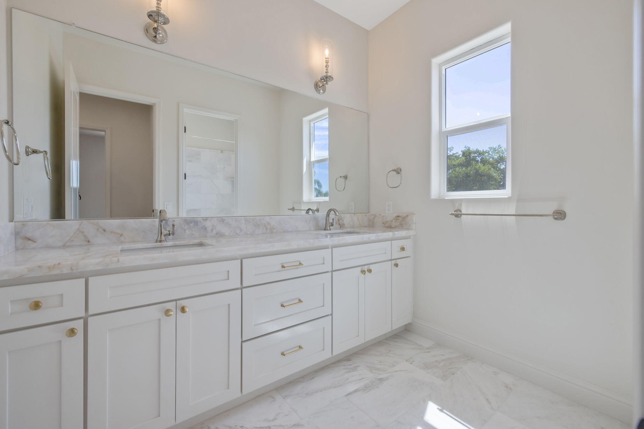 169 Lake Dr, Lemoore, CA 93245
