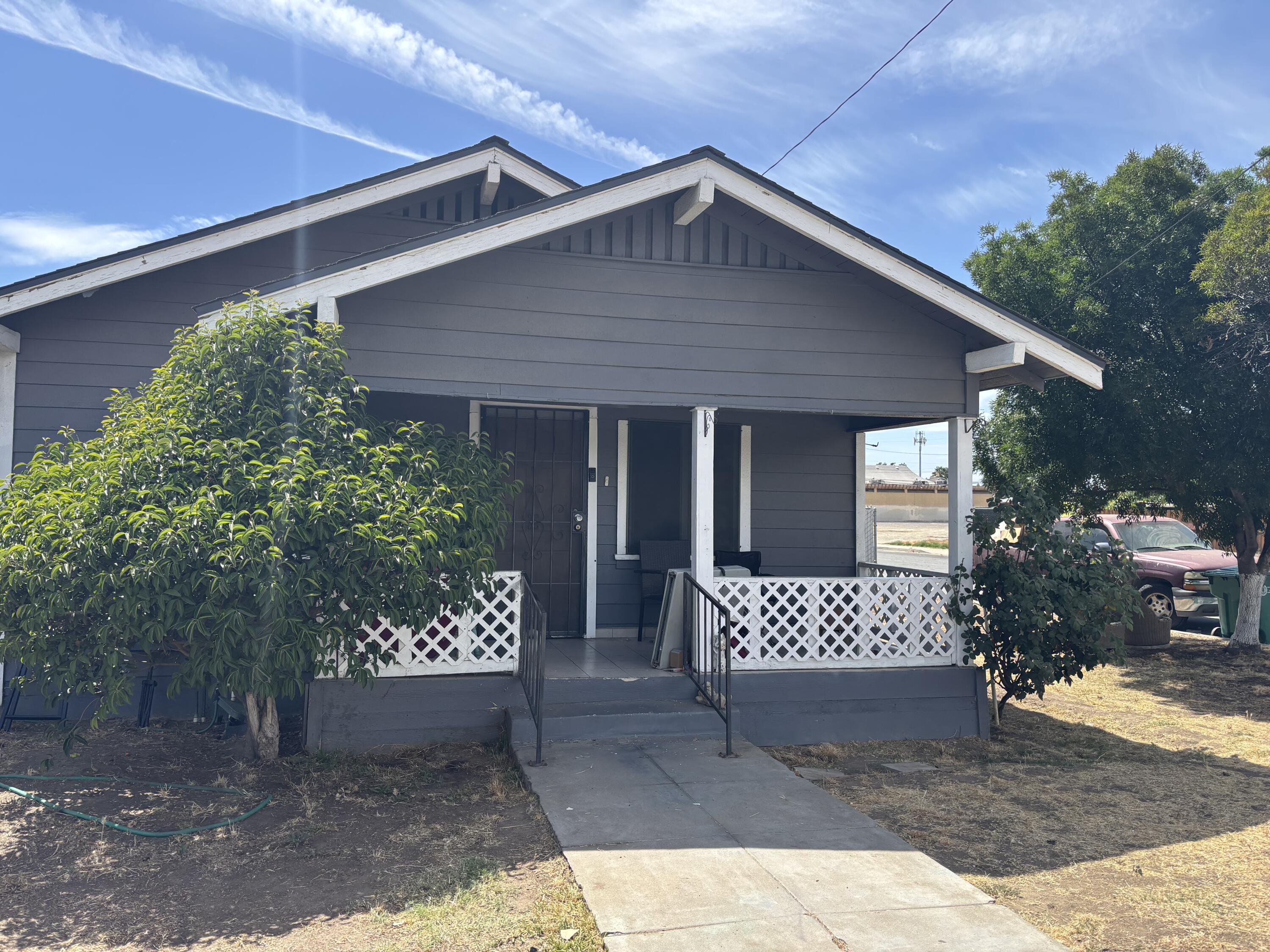 561 N 2nd St, Porterville, CA 93257