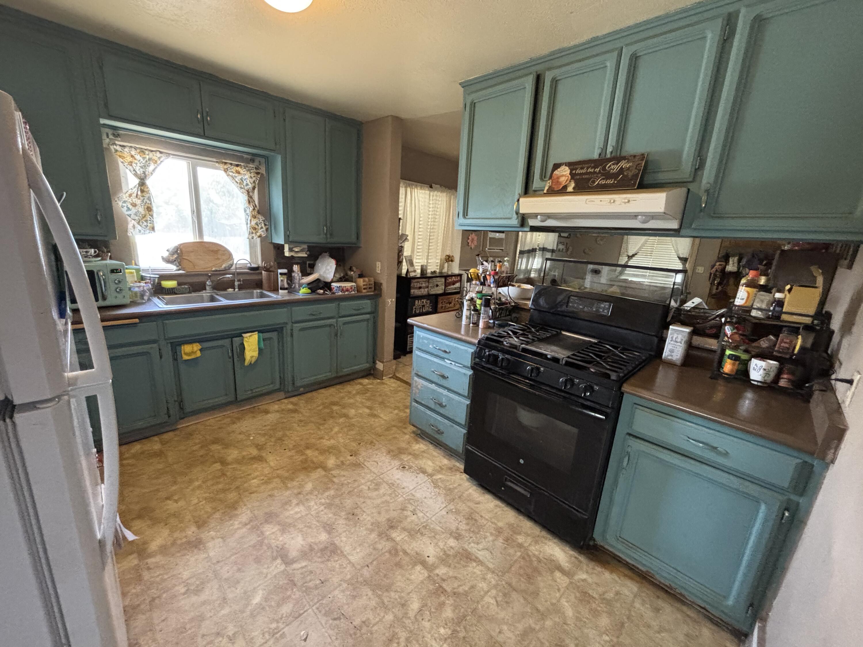 561 N 2nd St, Porterville, CA 93257