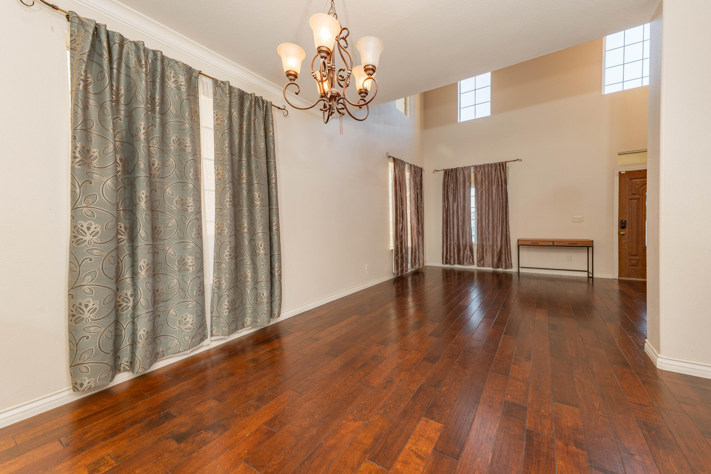 2059 W Cheryll Ct, Porterville, CA 93257