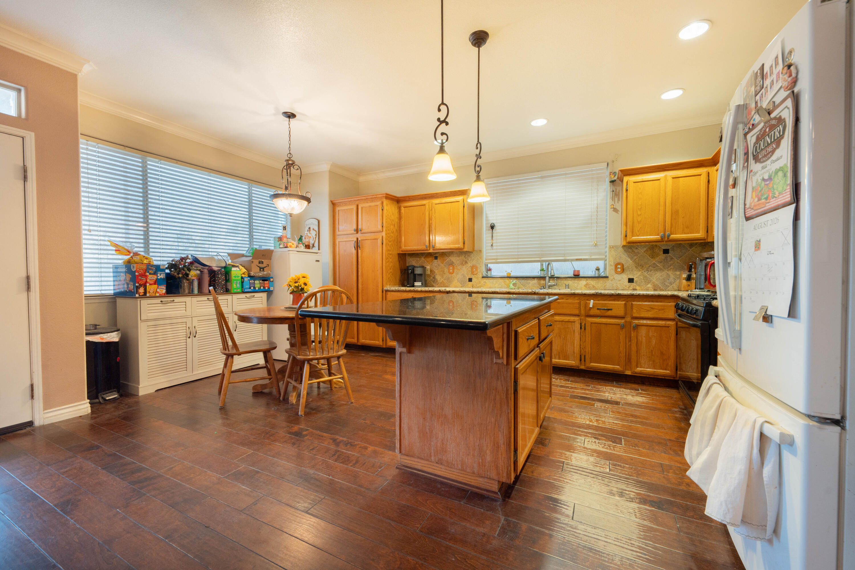2059 W Cheryll Ct, Porterville, CA 93257