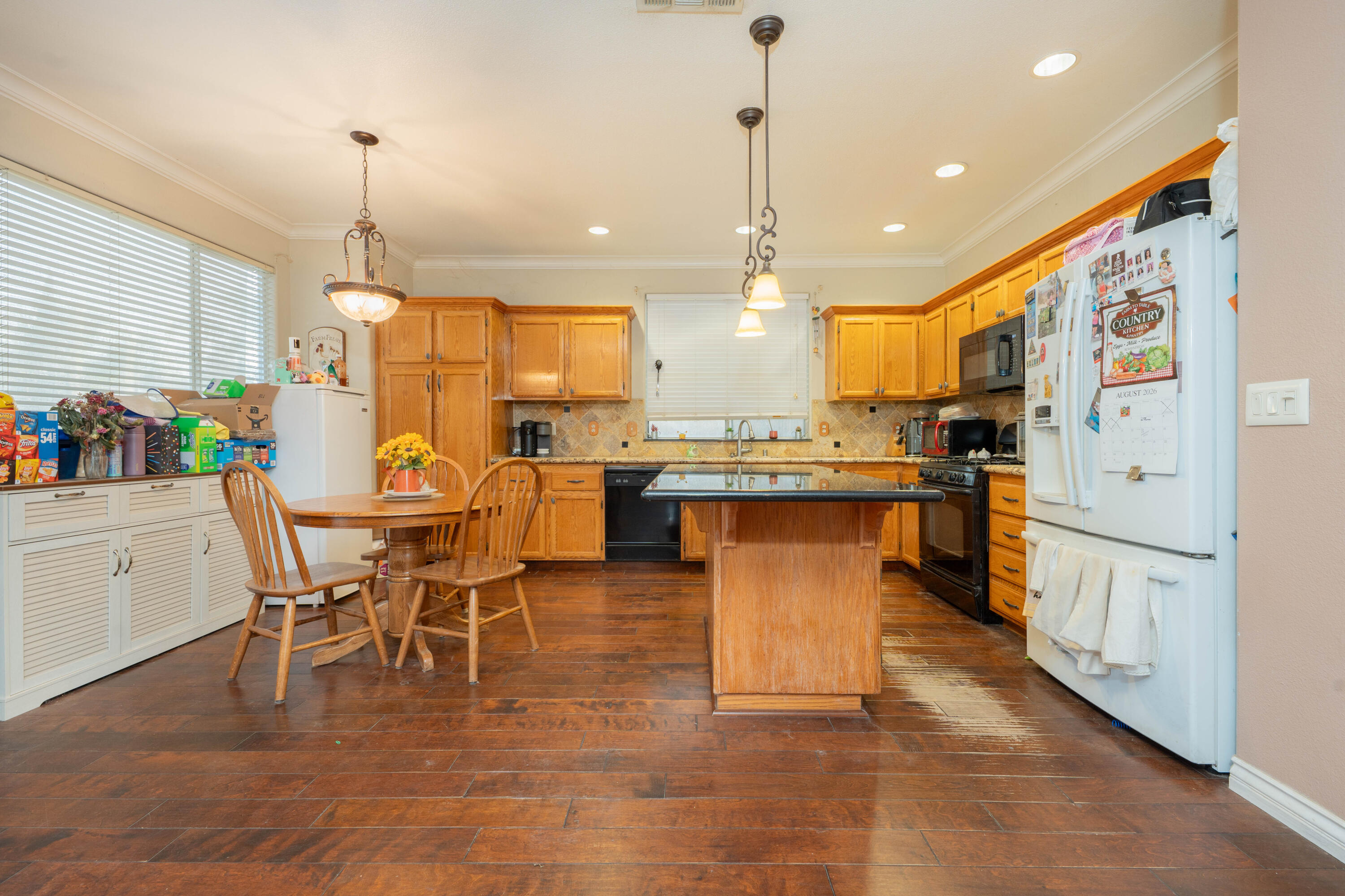 2059 W Cheryll Ct, Porterville, CA 93257