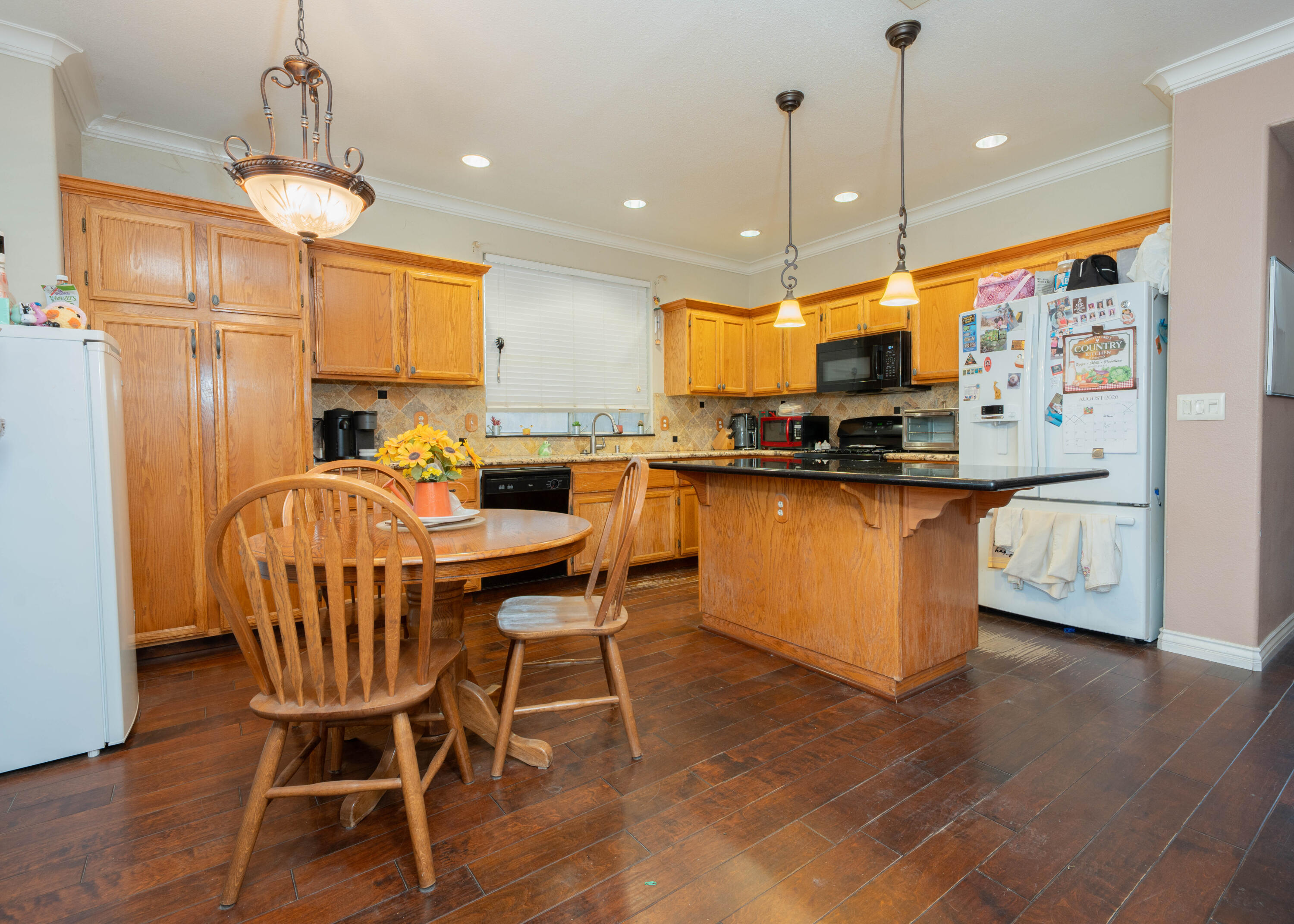 2059 W Cheryll Ct, Porterville, CA 93257
