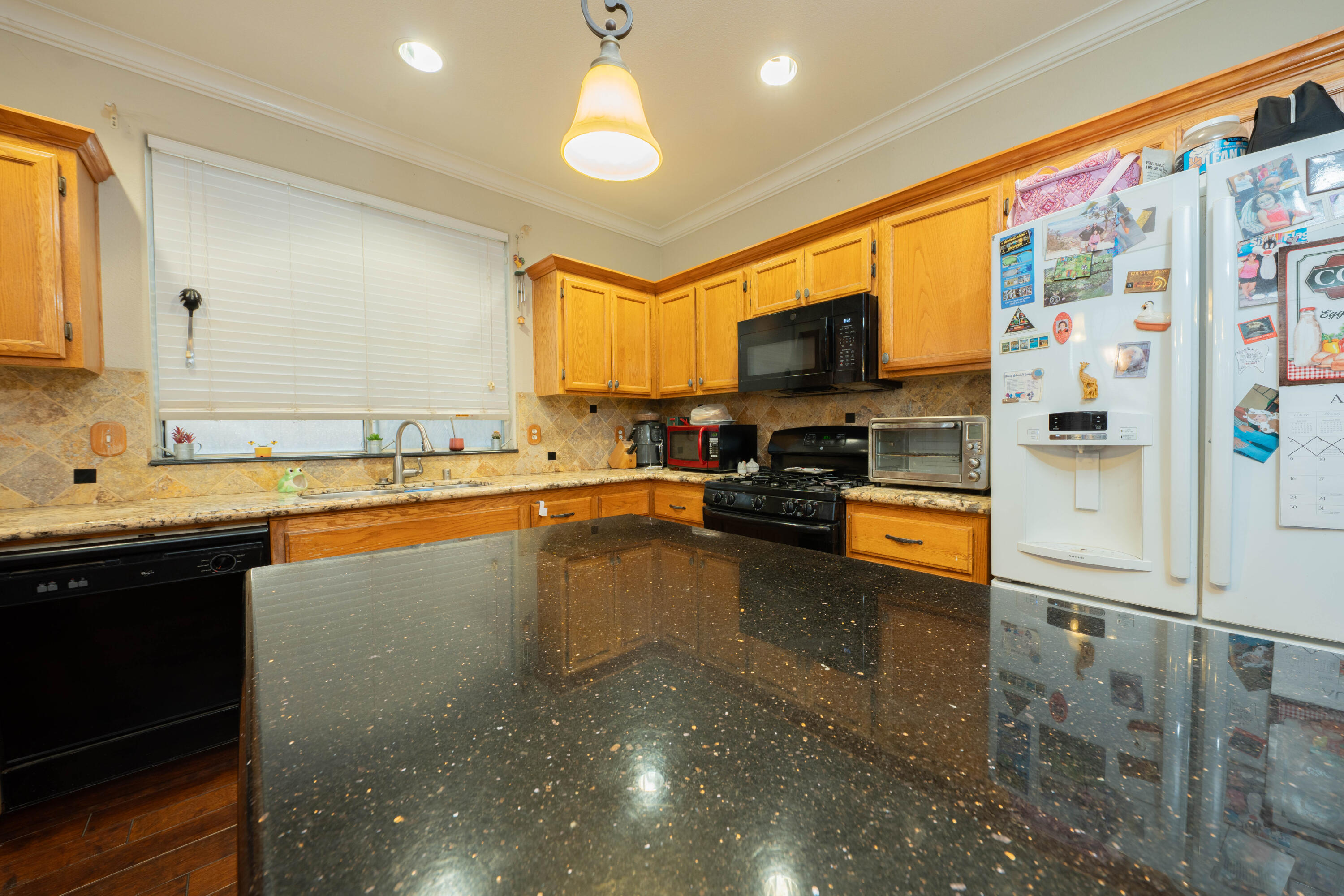 2059 W Cheryll Ct, Porterville, CA 93257